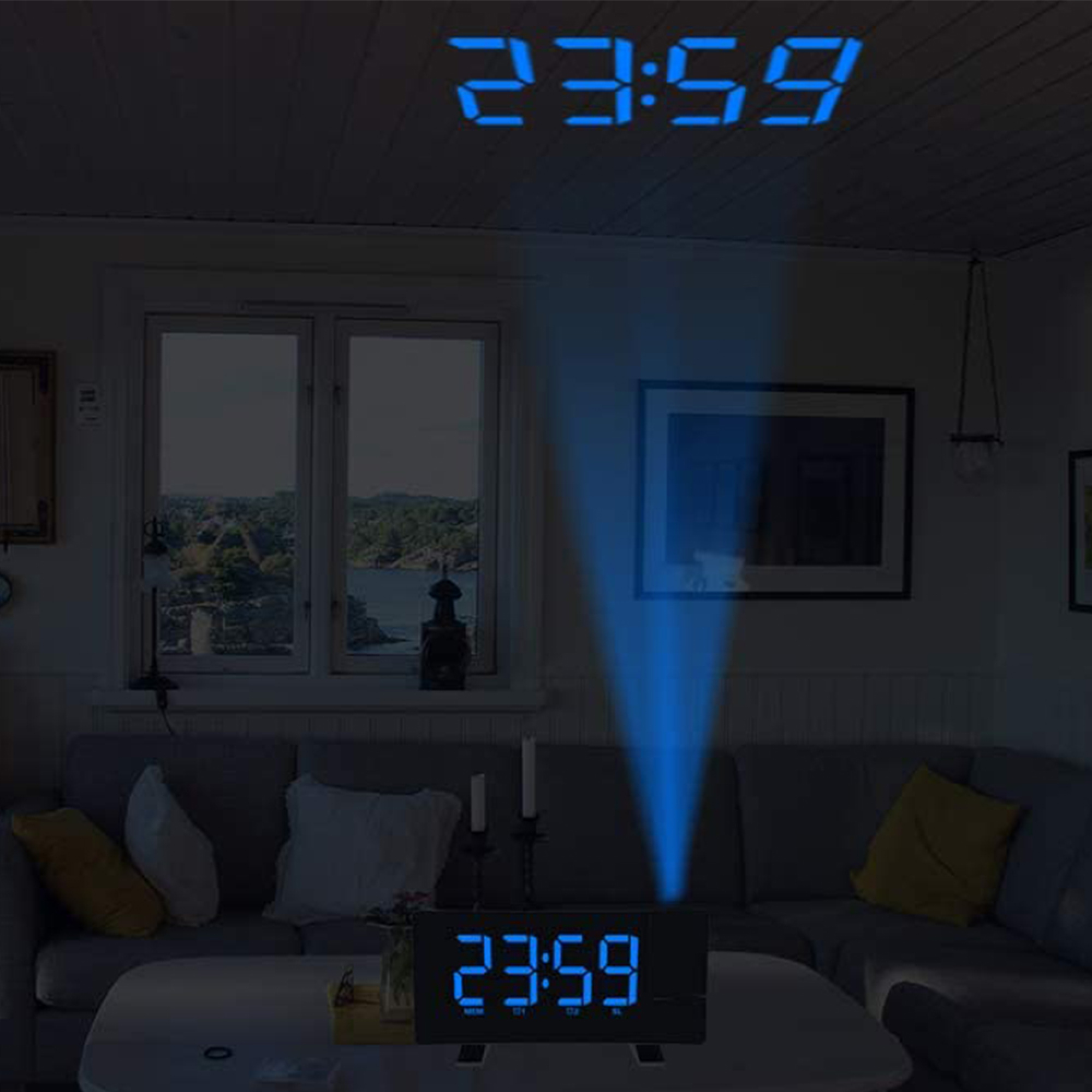 Ein digitaler Projektionswecker zeigt 23:59 an, der Strahl leuchtet auf die Decke.