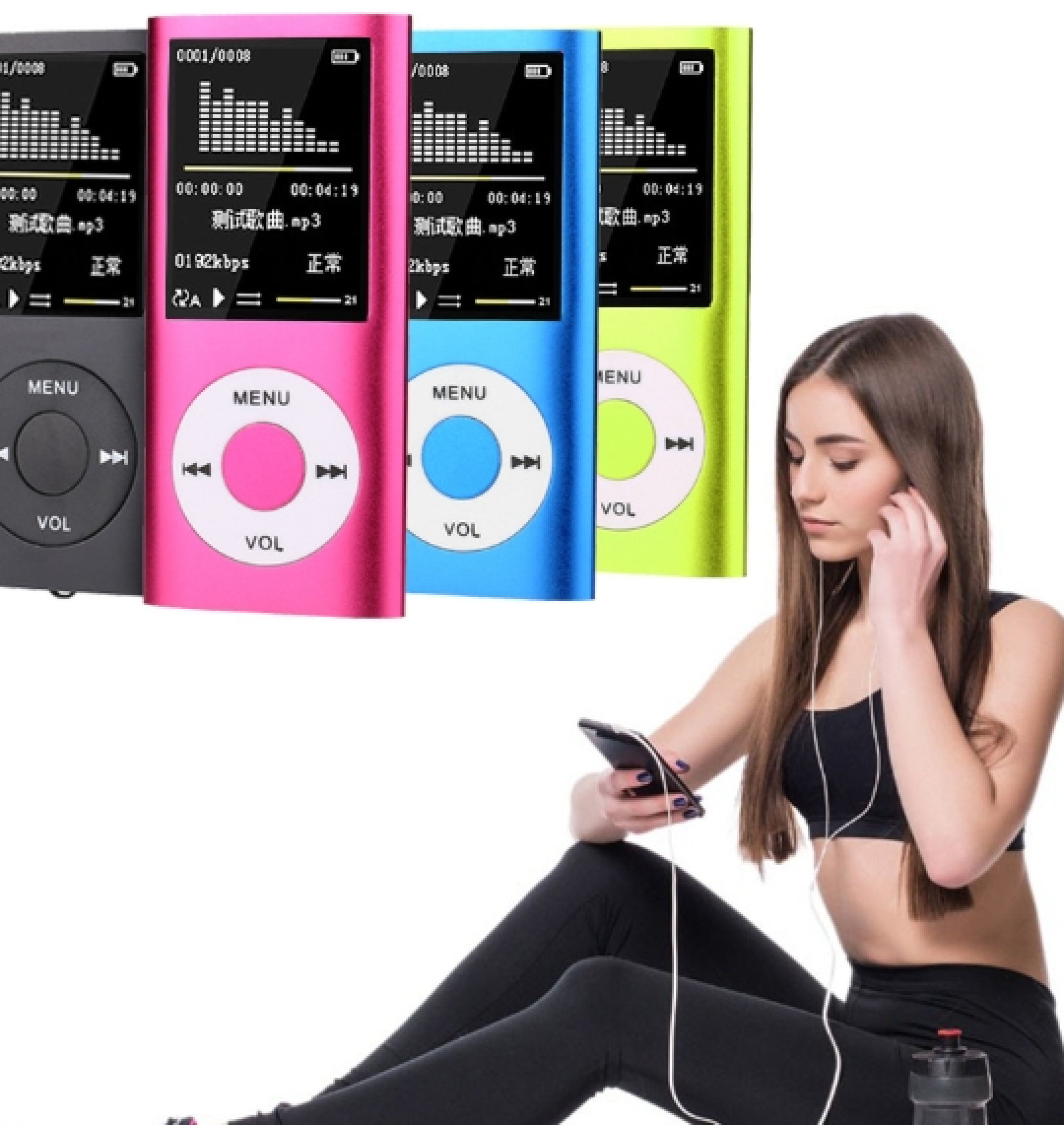 Eine Frau mit Kopfhörern sitzt und schaut auf ein Smartphone, daneben vier bunte MP3-Player.