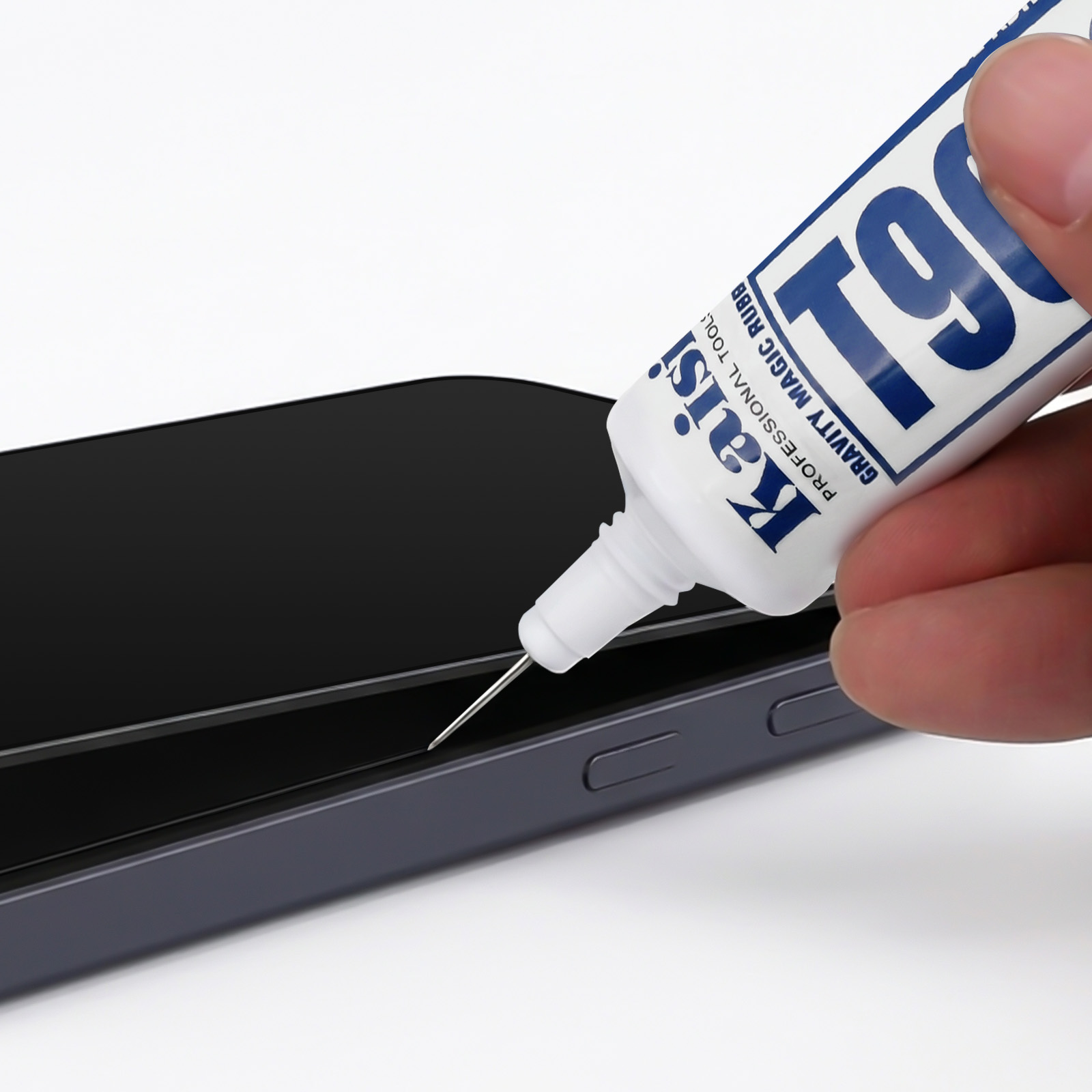 Ein Finger hält eine Flasche mit einem feinen Dorn, der auf ein Smartphone aufgetragen wird.