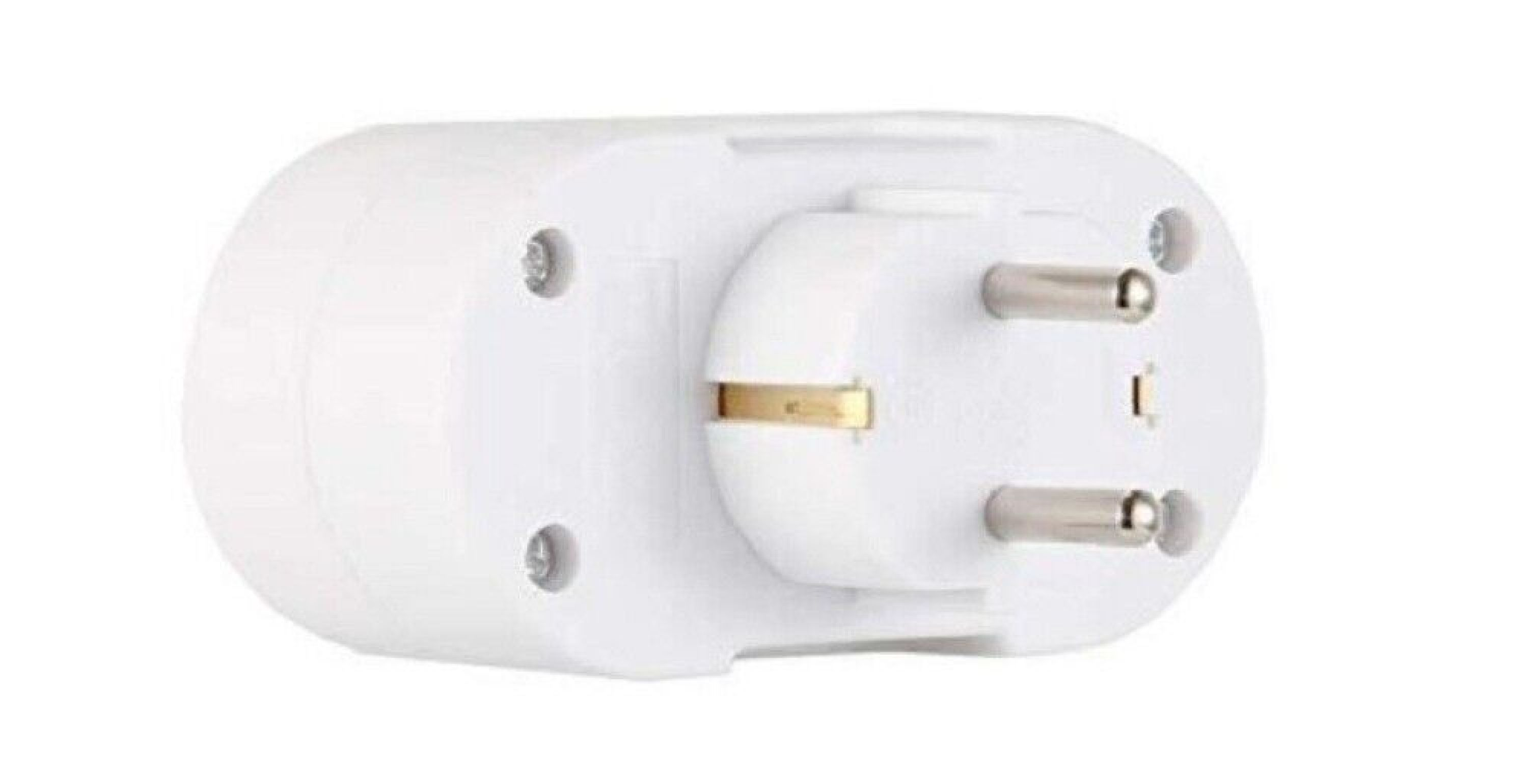 Ein weißer Reiseadapter mit drei Stiften und goldenen Kontakten.
