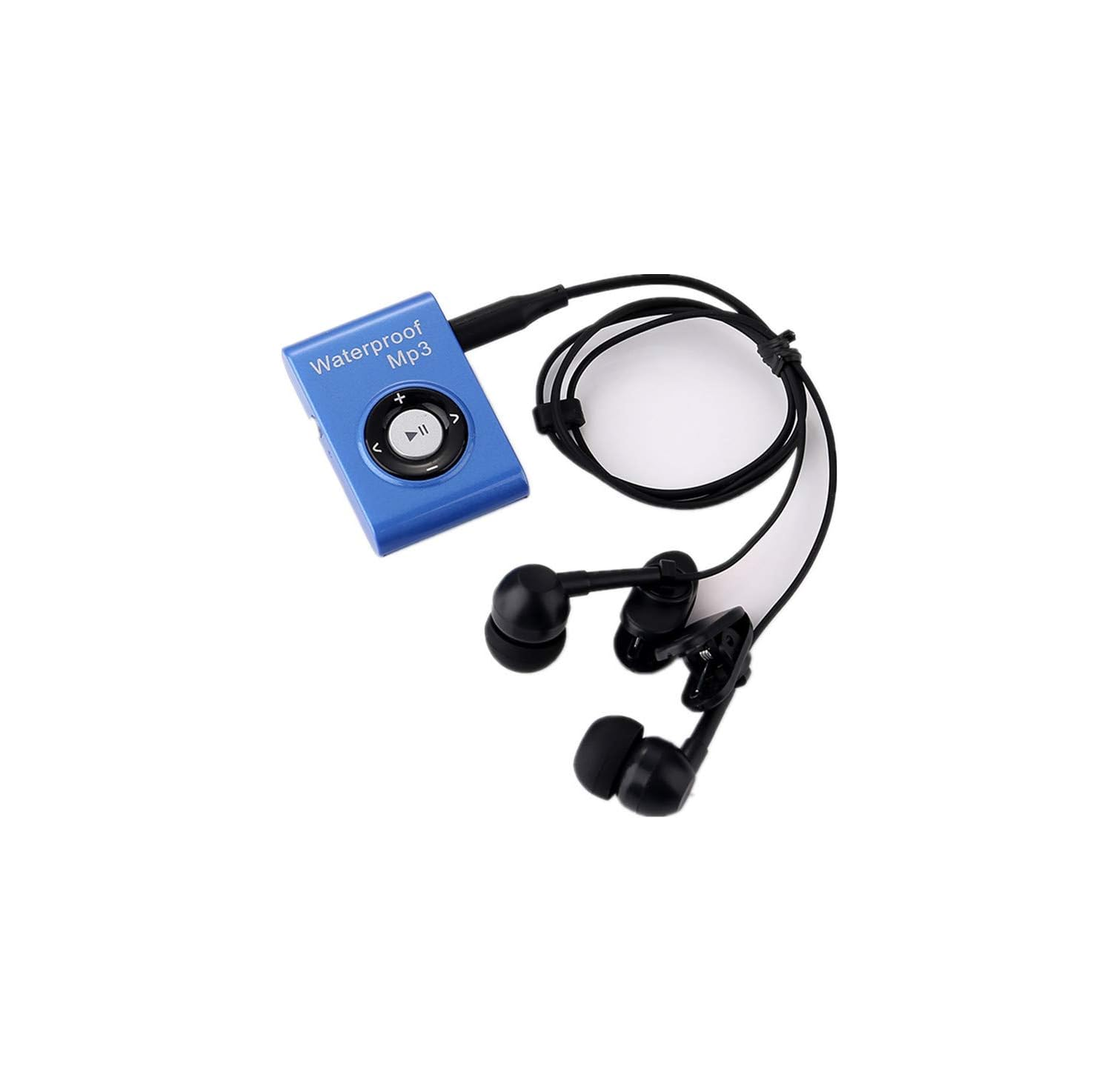 Blauer wasserdichter MP3-Player mit schwarzen Ohrhörern und Kabel, isoliert auf Weiß.