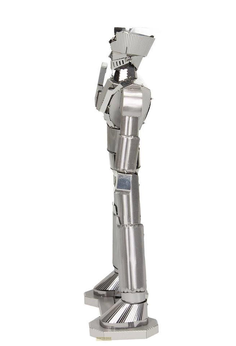 Ein silberner Metallroboter, von der Seite gesehen, steht auf einem Sockel.