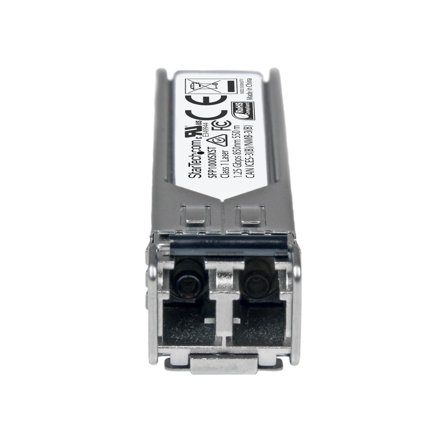 Ein silberner SFP-Transceiver mit Beschriftungen und Anschlüssen.