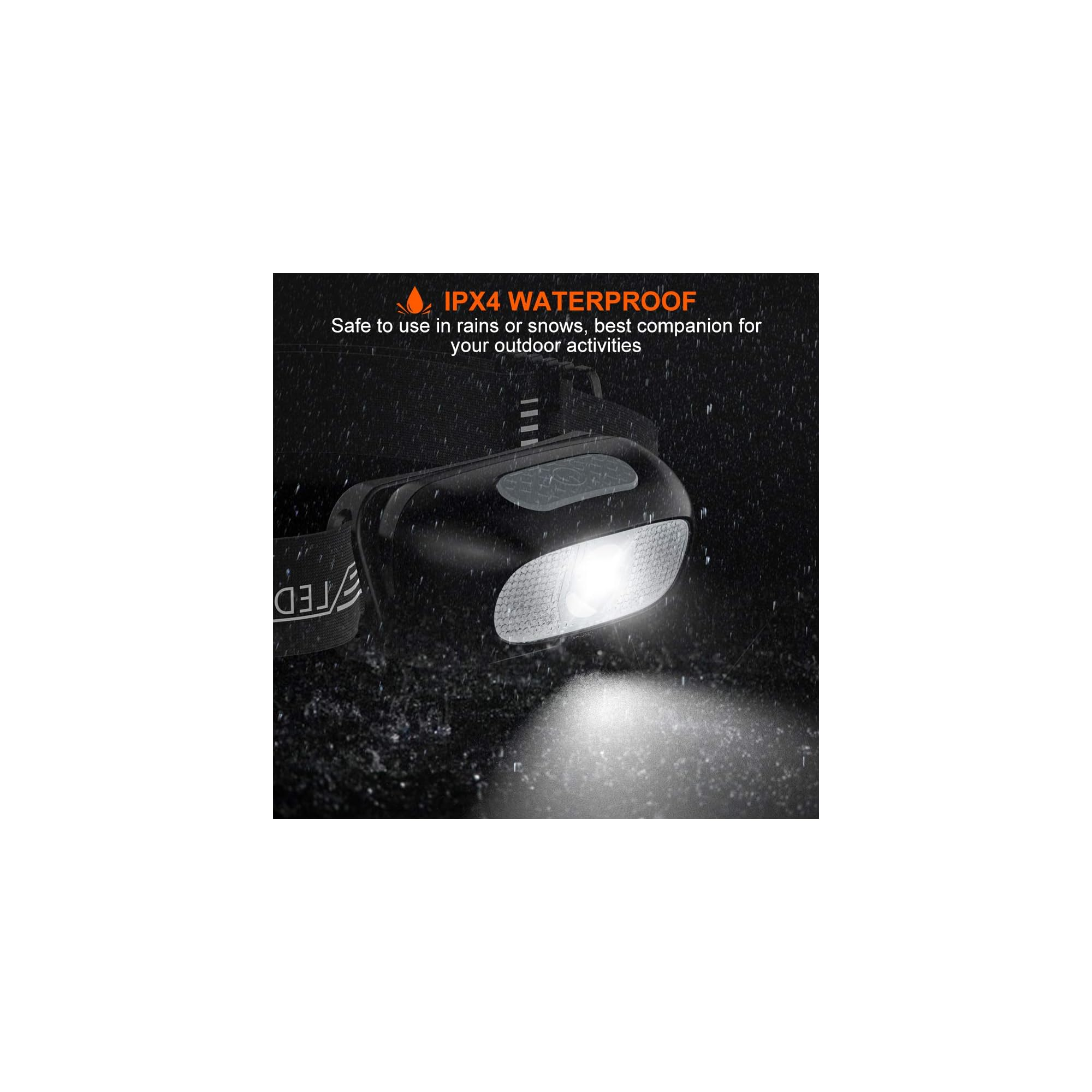 Eine schwarze LED-Stirnlampe leuchtet hell im Regen. IPX4 wasserdicht.