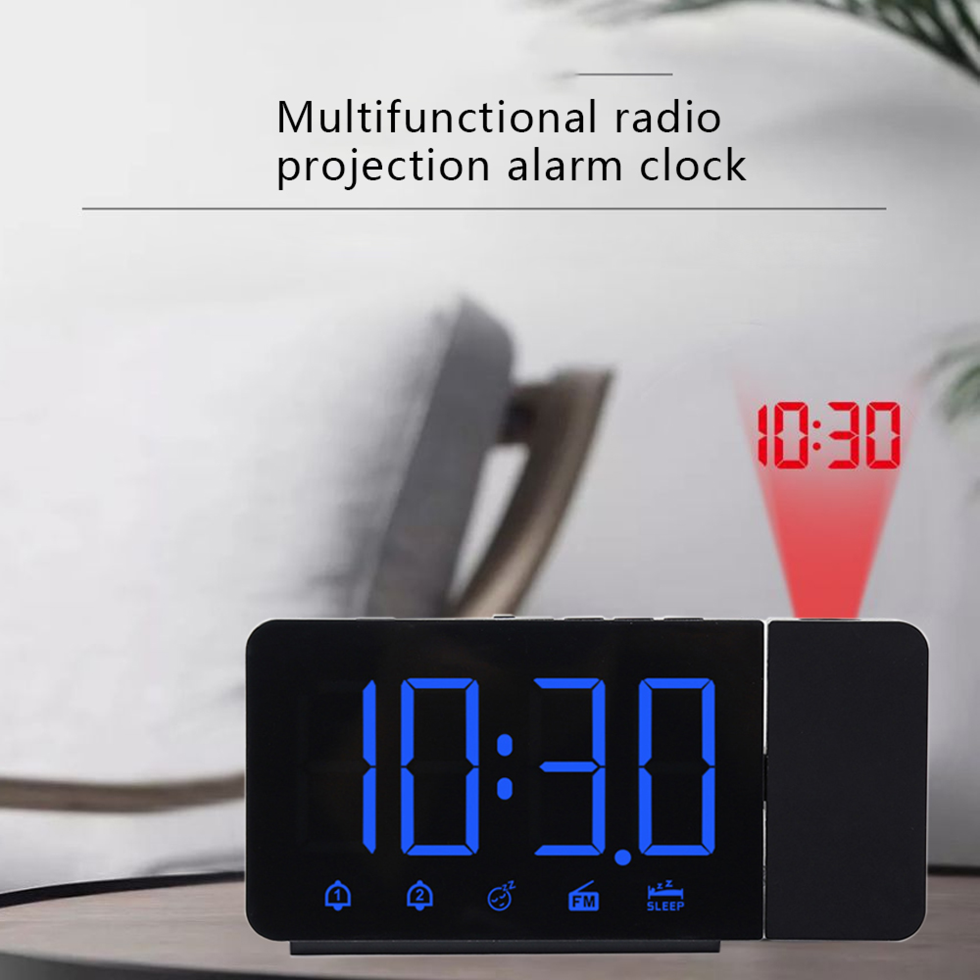 Ein digitaler Radiowecker mit blauen Ziffern und einer roten Projektion der Uhrzeit an der Wand.