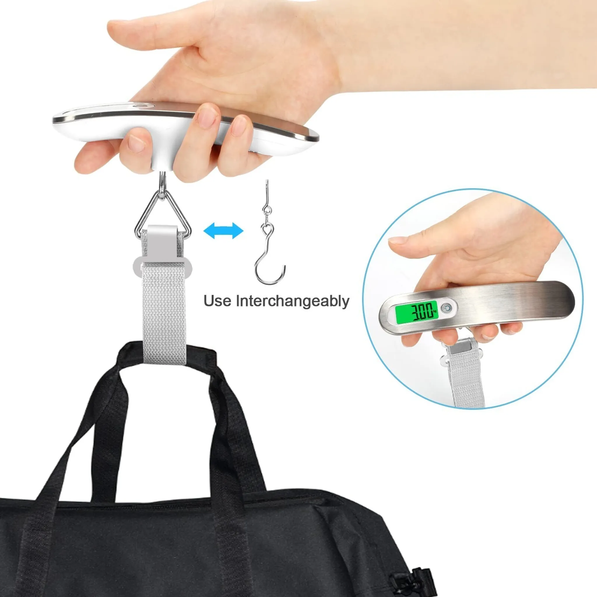 Eine Hand hält eine digitale Gepäckwaage, die eine schwarze Tasche wiegt.