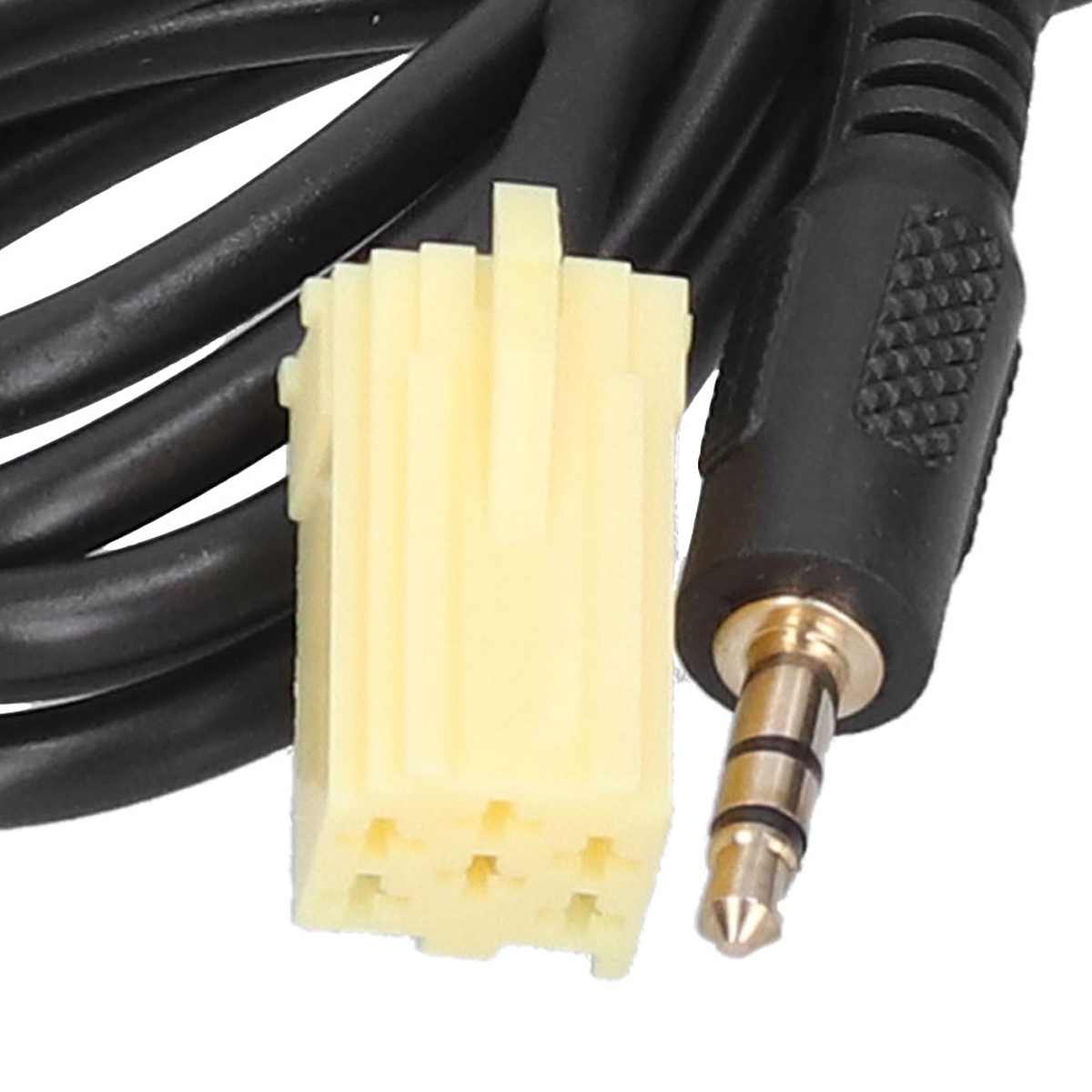 Schwarzes Kabel mit beigem Stecker und 3,5-mm-Audiobuchse.
