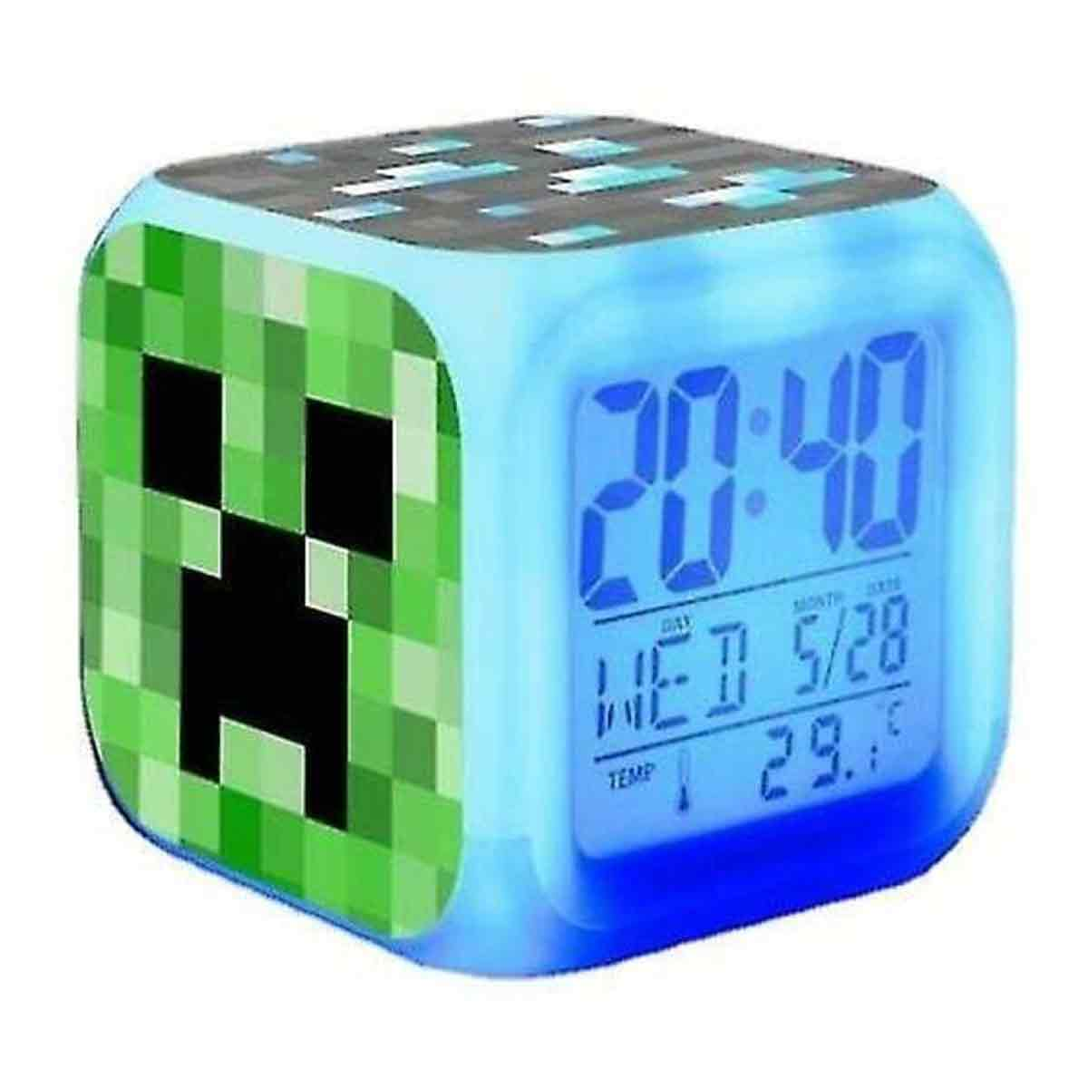 Ein Würfelwecker mit Minecraft Creeper-Design zeigt 20:40 Uhr, Mittwoch, 5/28, 29°C.