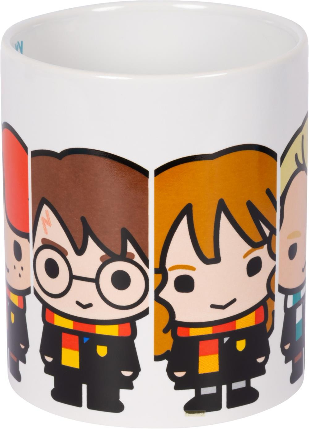 Eine weiße Tasse mit den Zeichentrickfiguren Harry, Hermine und Ron.