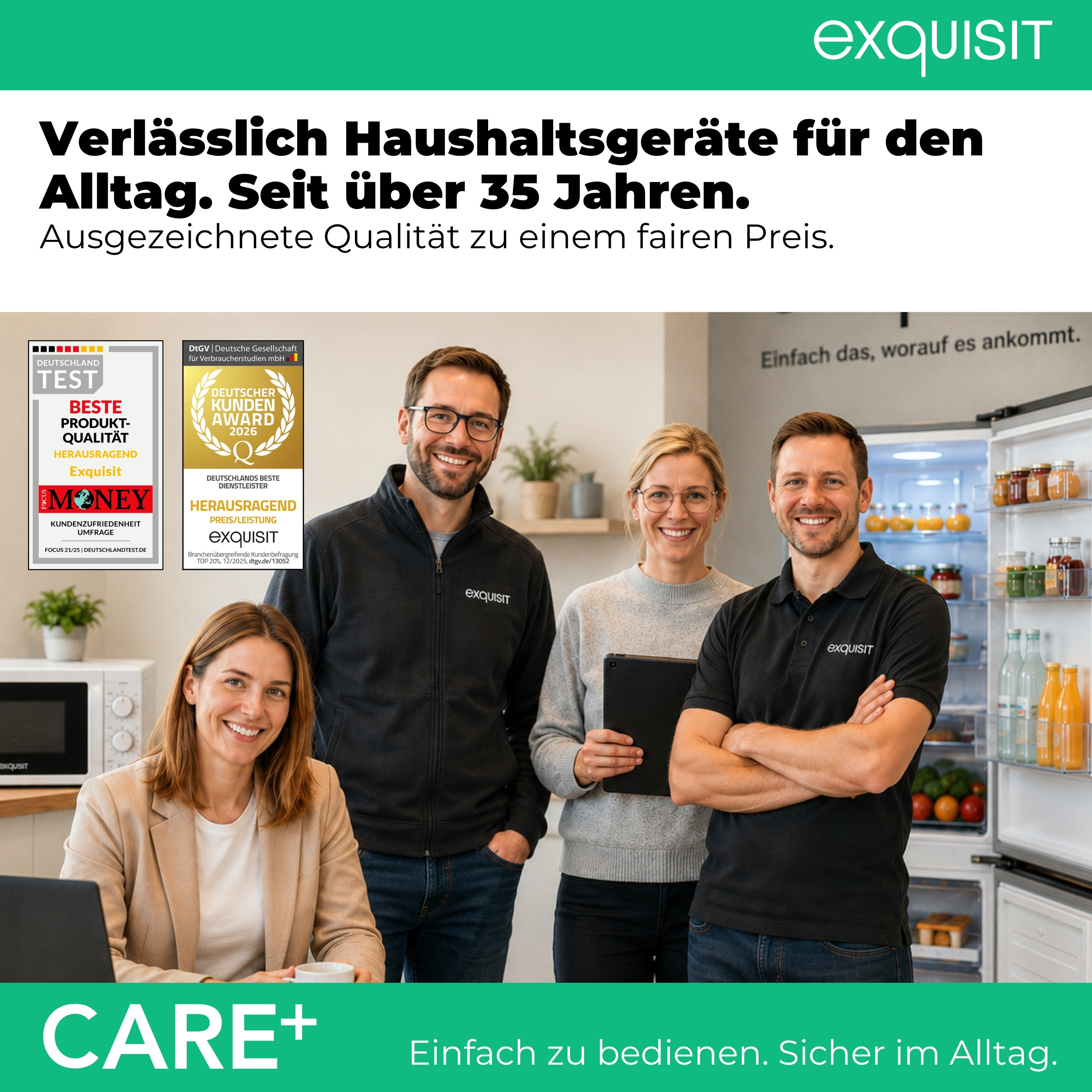 Vier Personen lächeln vor Haushaltsgeräten und einem Kühlschrank.