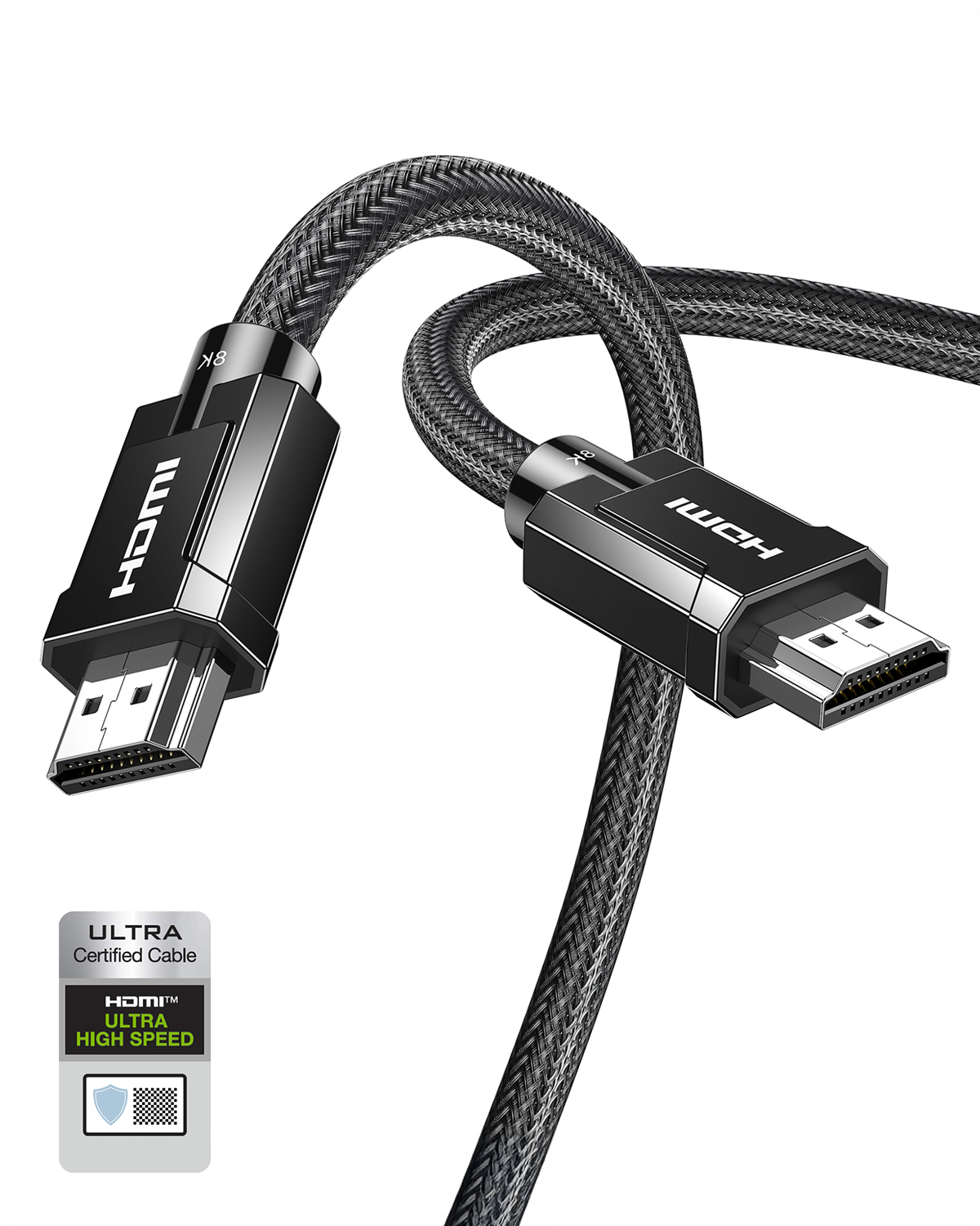 Beyaz arka planda bükülmüş siyah 8K sertifikalı HDMI kablosu.
