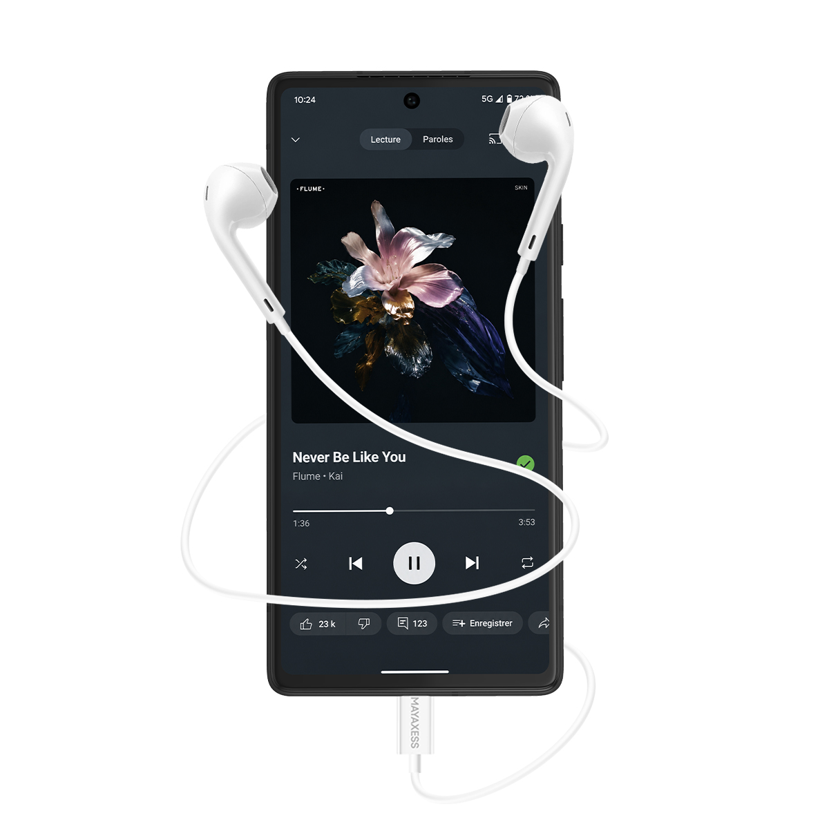Uno smartphone con auricolari mostra un'app musicale con titolo e controlli.
