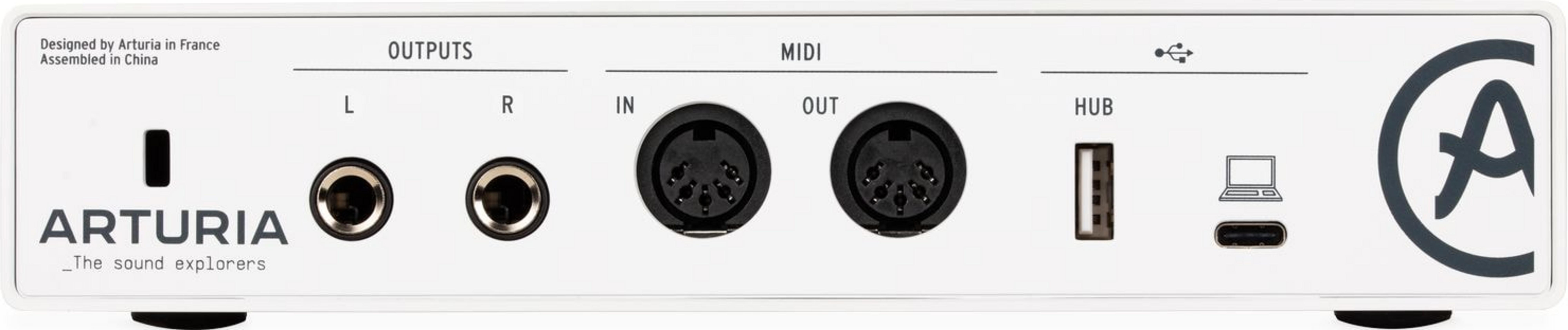 Rückseite eines weißen Arturia Audio-Interfaces mit Anschlüssen.