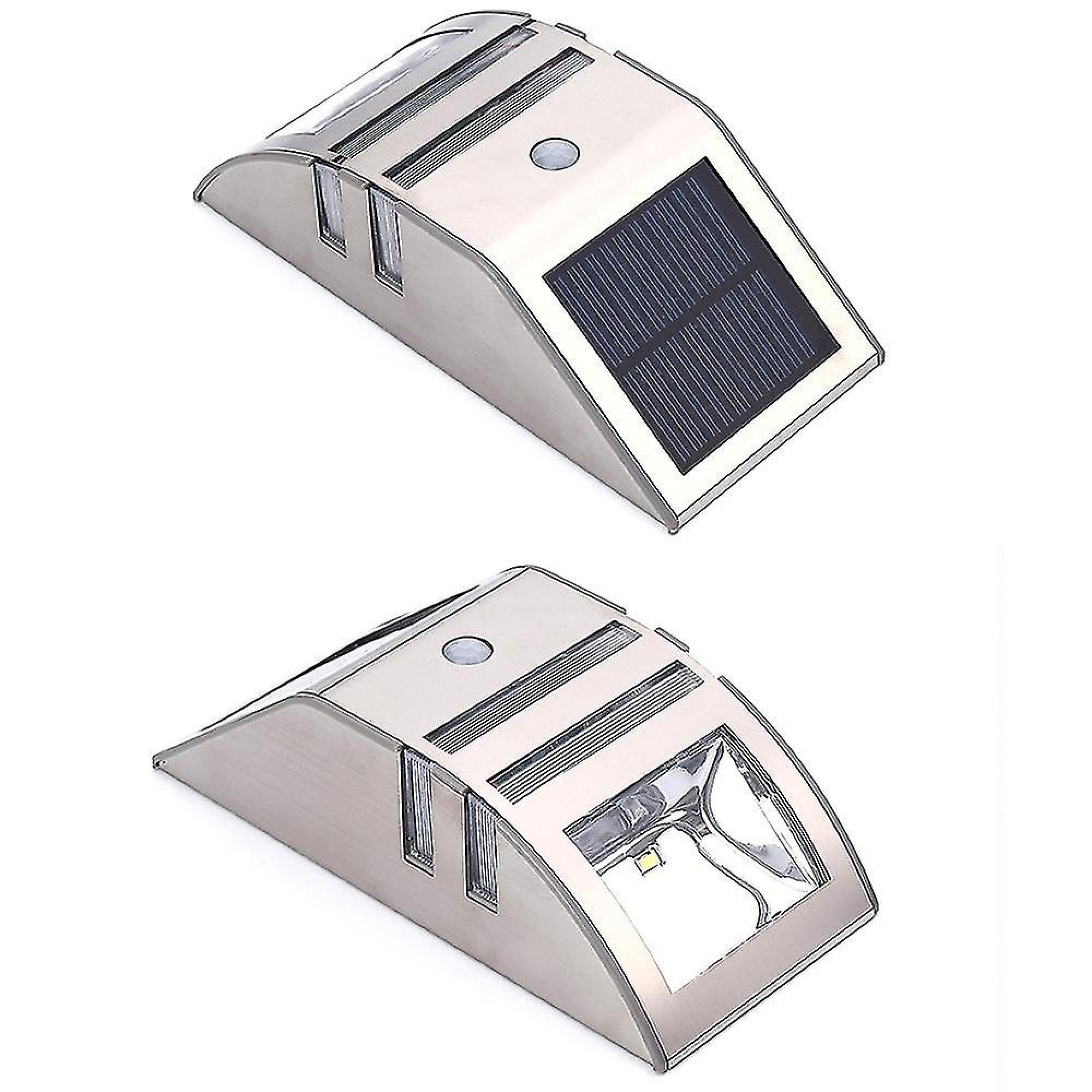 Zwei silberne Solarleuchten, eine mit Solarpanel, die andere mit LED.