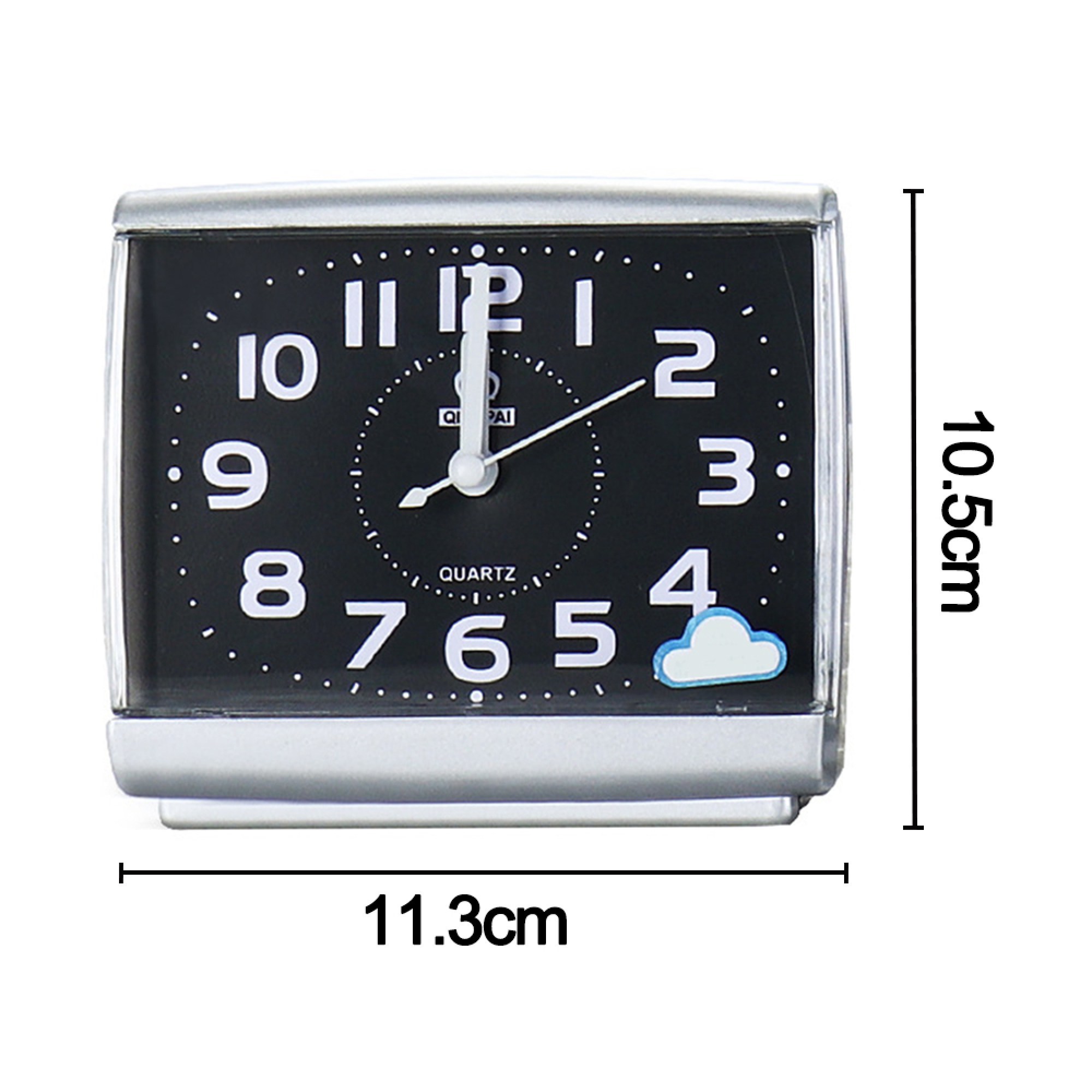 Ein schwarzer Wecker mit silbernem Rahmen, der 10:07 Uhr anzeigt.