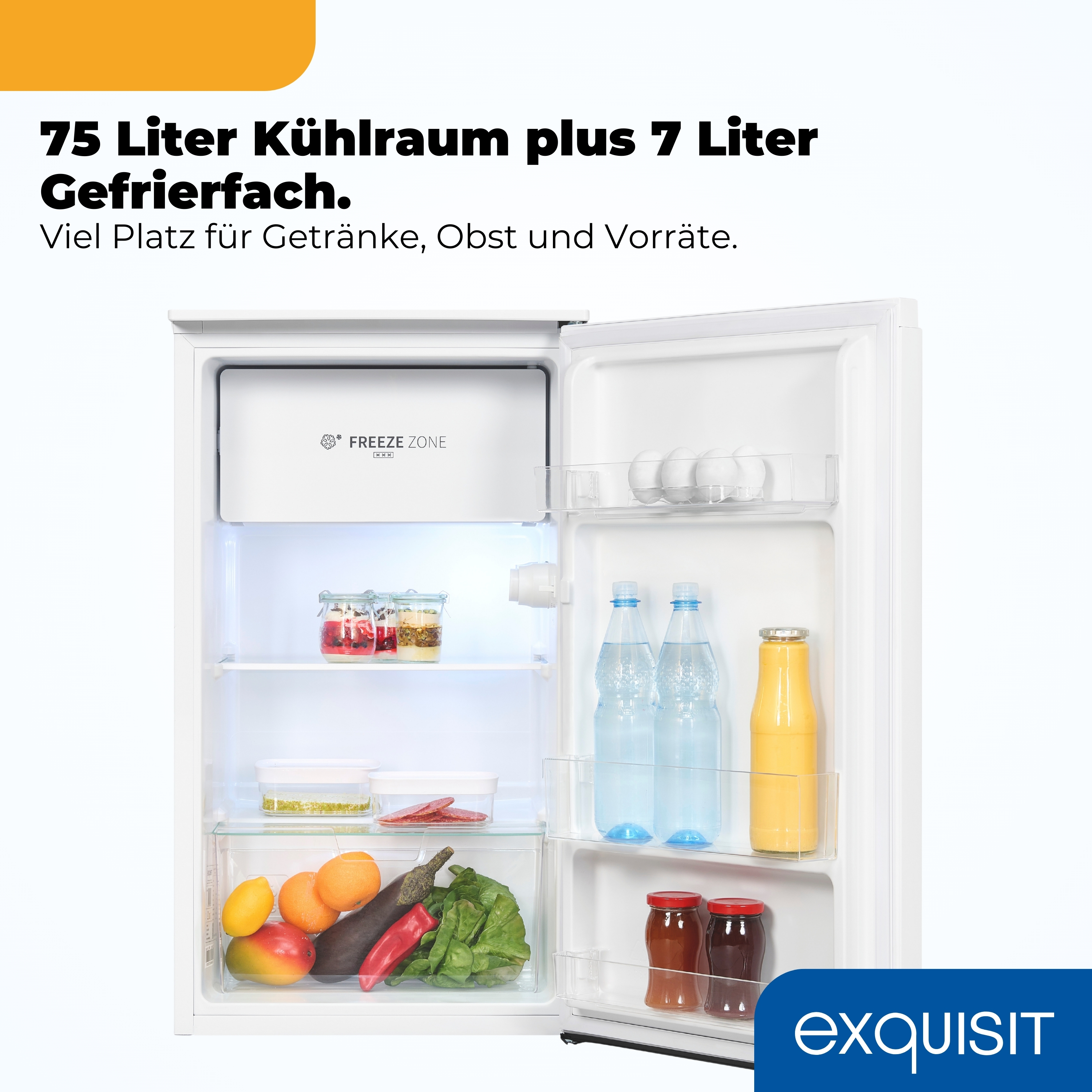 Offener Kühlschrank mit Gefrierfach, gefüllt mit Lebensmitteln wie Obst, Gemüse und Getränken.