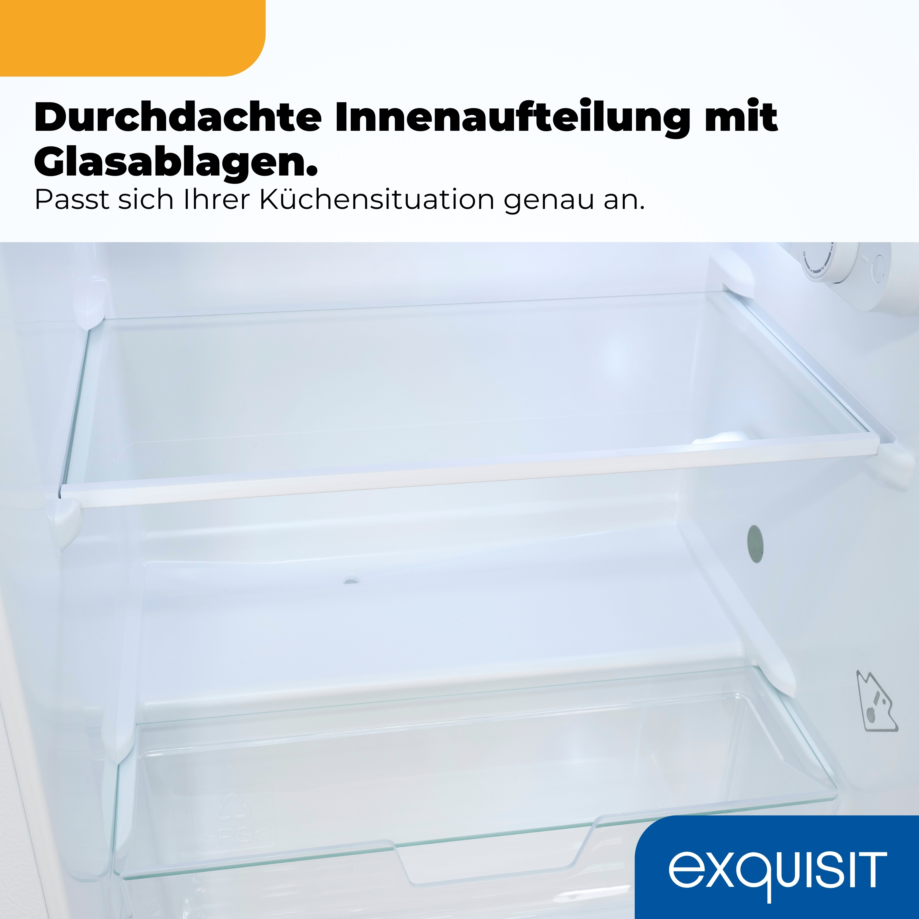 Leerer Kühlschrank mit Glasböden und Schublade.