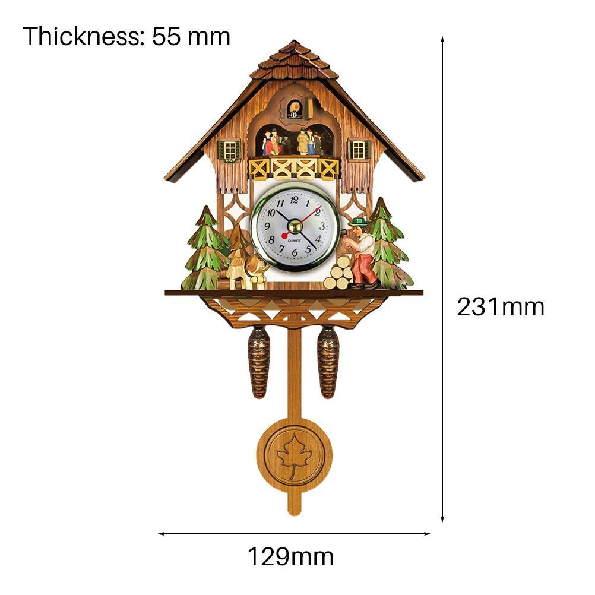 Eine Kuckucksuhr mit Figuren, Tannenzweigen und Zapfen. Maße: 55x129x231mm.