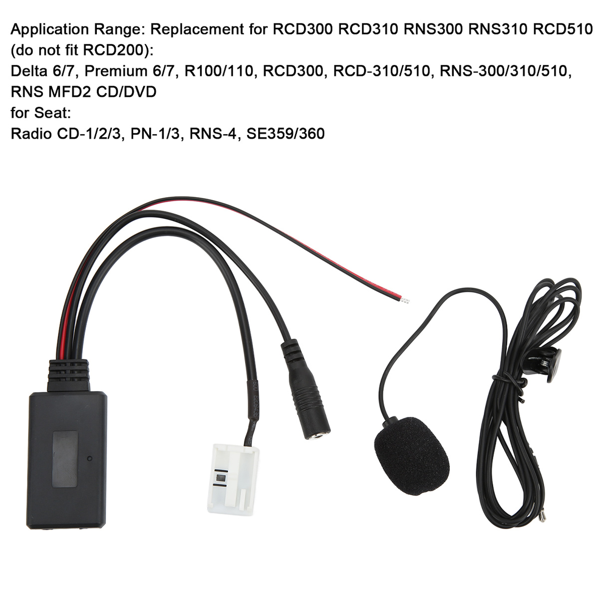 Ein schwarzes Steuergerät mit Kabeln, einem Mikrofon und einem Adapterstecker.