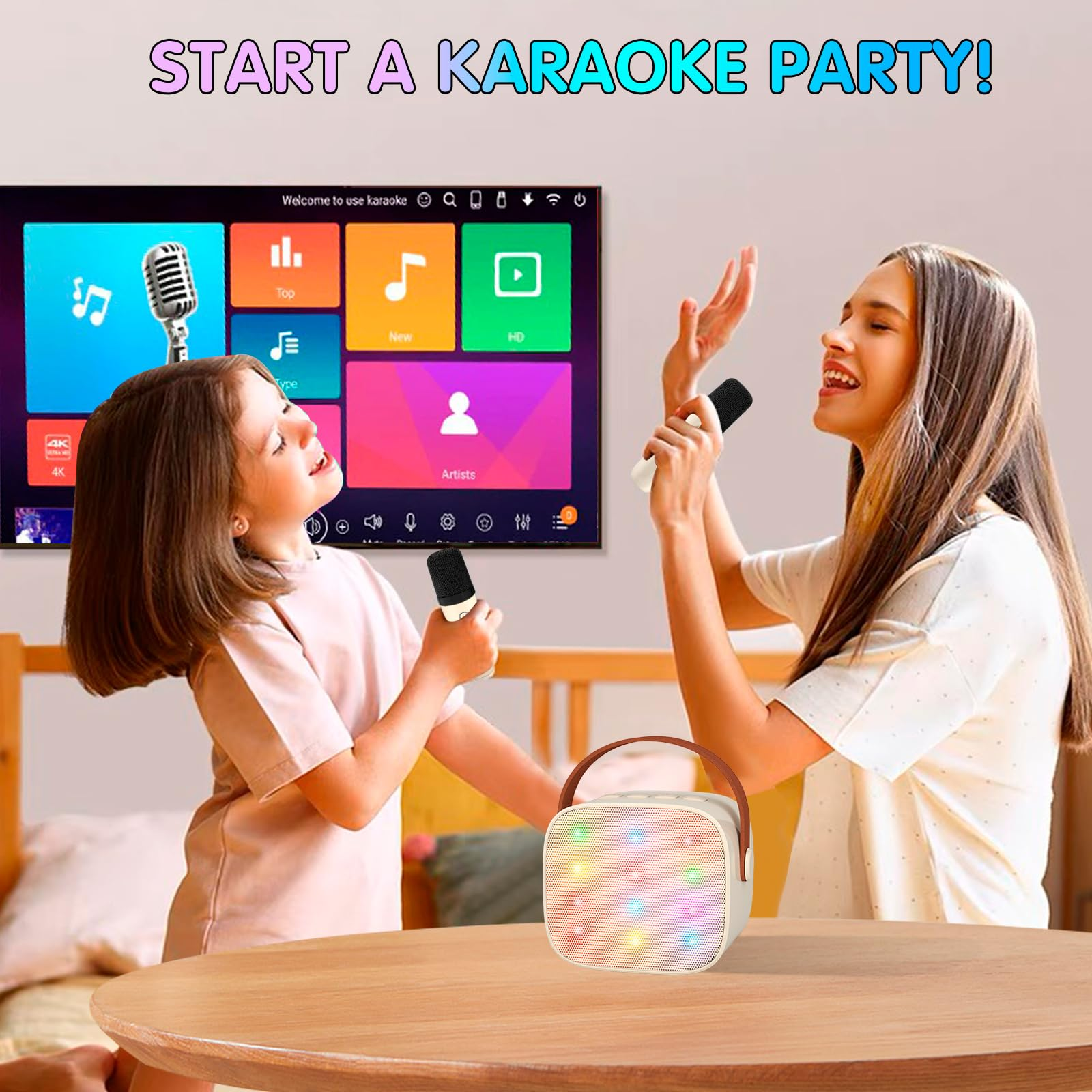 Zwei Mädchen singen mit Mikrofonen vor einem Karaoke-Bildschirm und einem leuchtenden Lautsprecher.