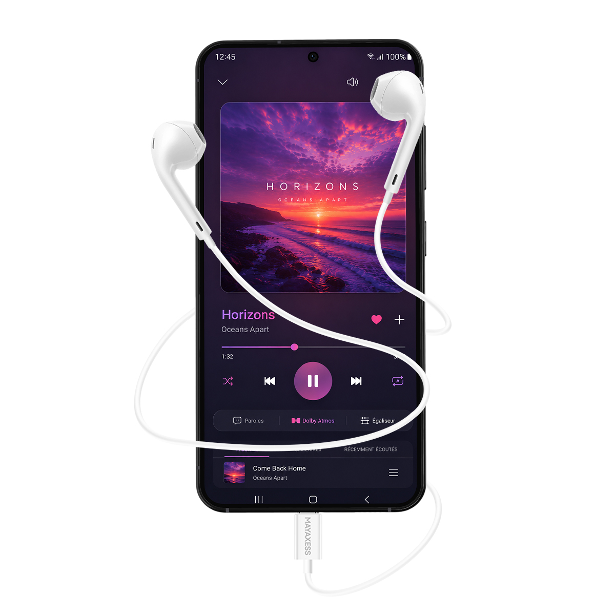Uno smartphone mostra un'app musicale con auricolari. Si vede un tramonto.
