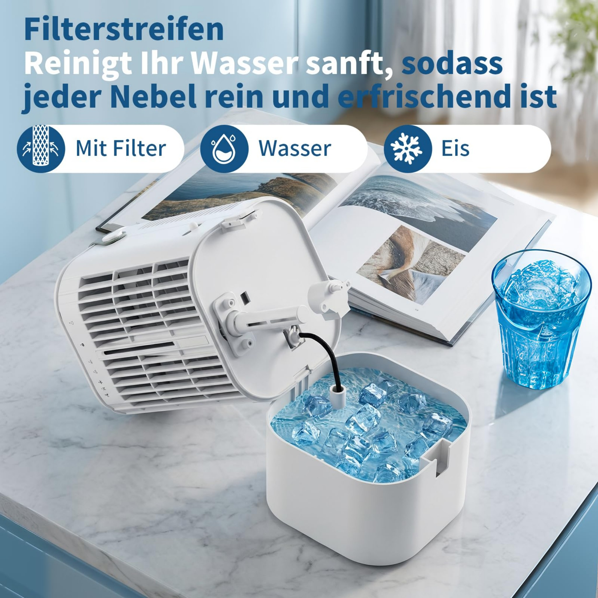 Ein weißer Luftkühler mit offenem Fach voller Eiswürfel und einem Glas Eiswasser.