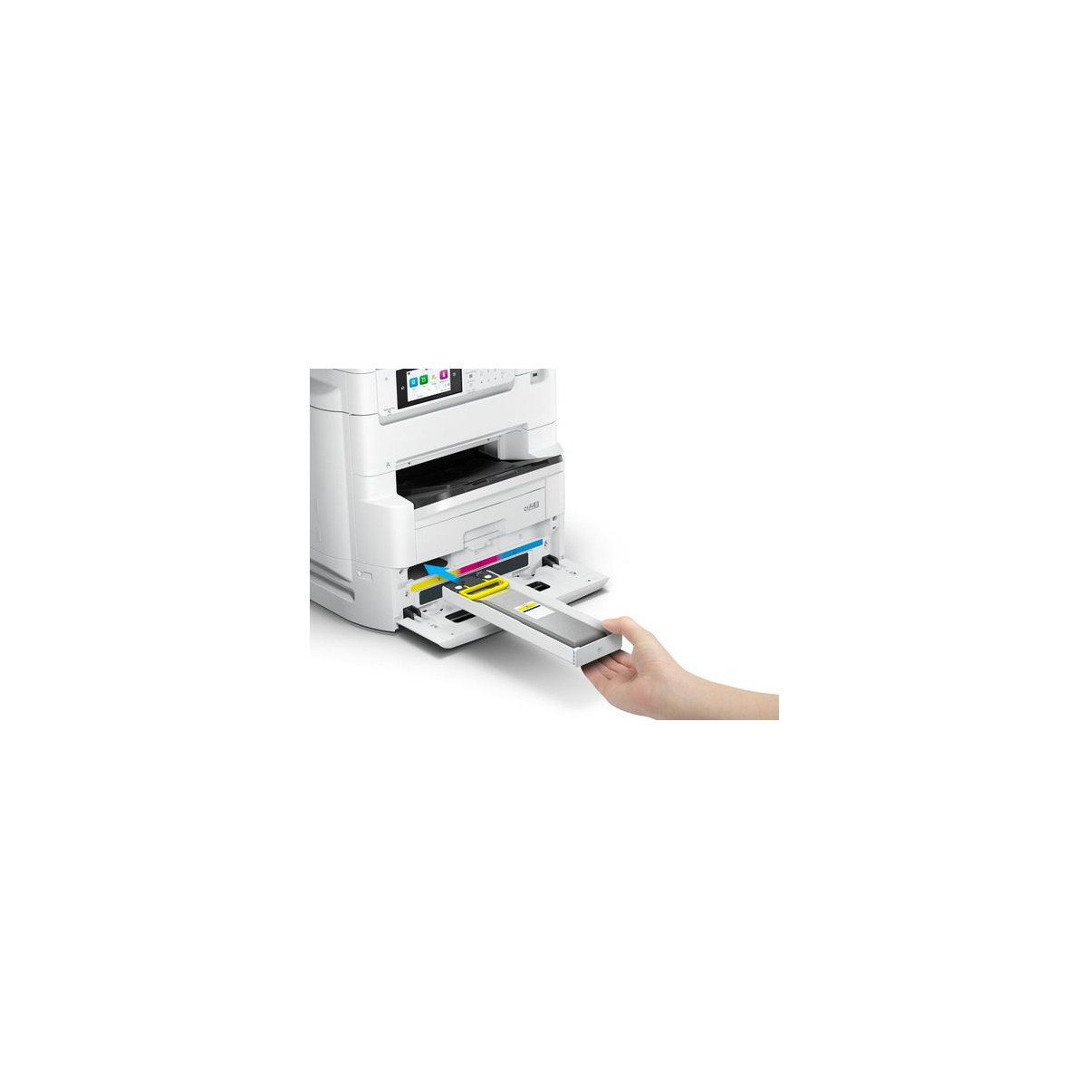 Eine Hand zieht eine Kassette aus einem weißen Drucker. Farbbalken sind sichtbar.