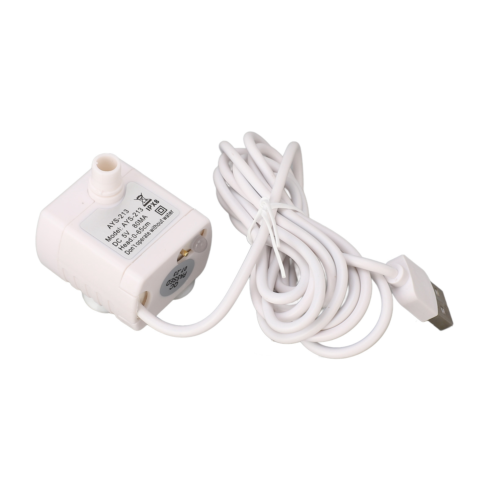 Kompakte weiße Wasserpumpe mit weißem USB-Kabel und Aufkleber.