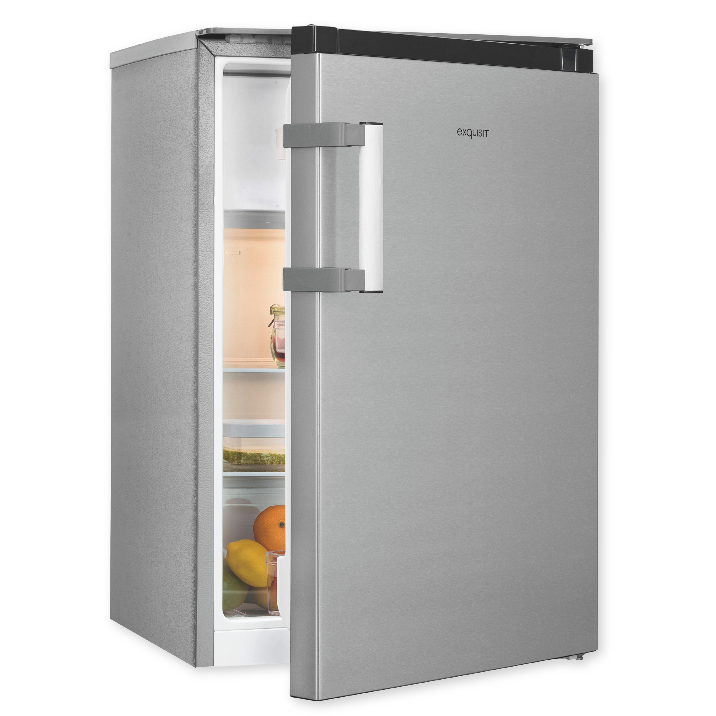 Ein silberner Kühlschrank mit geöffneter Tür, der Lebensmittel wie Obst und Gemüse enthält.