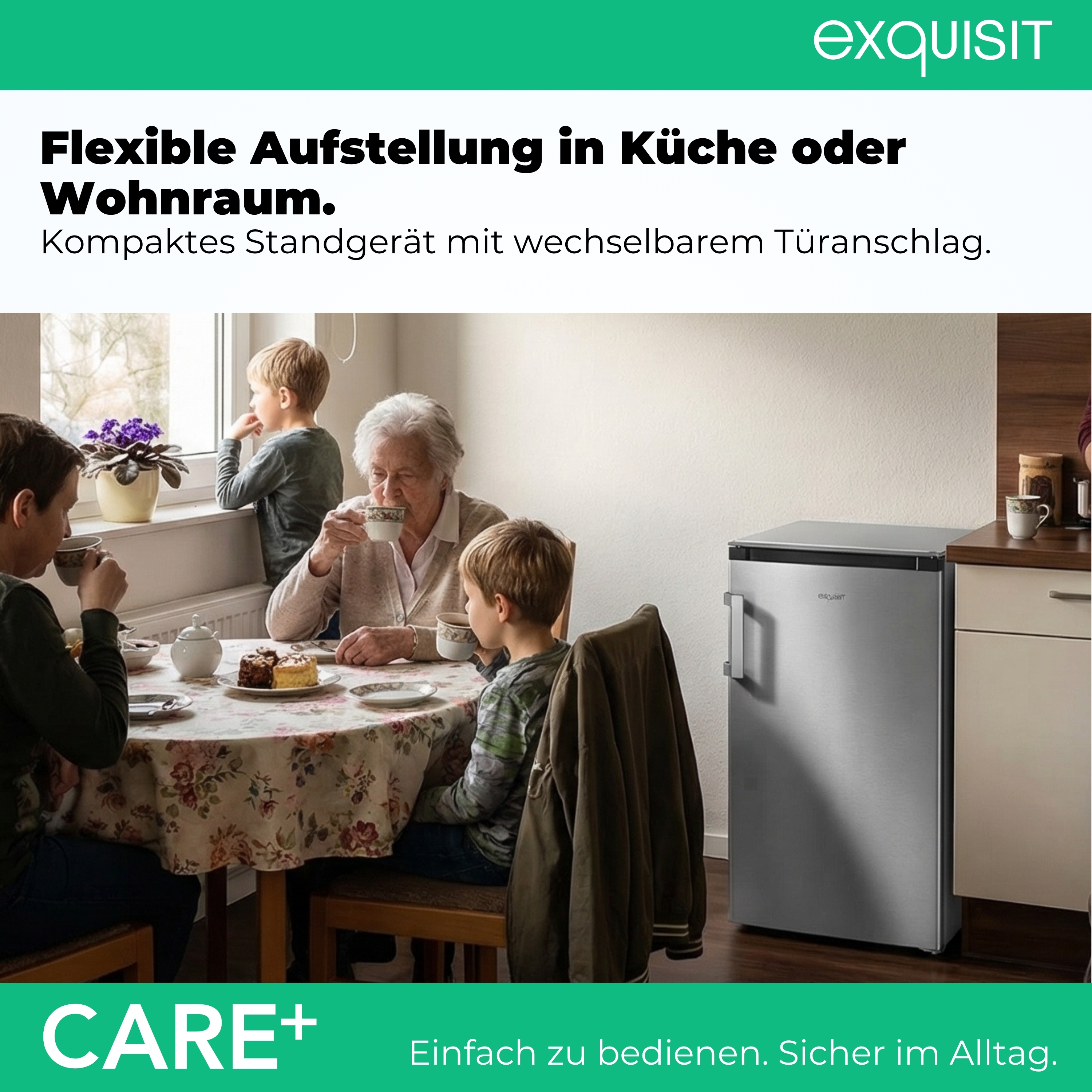Ein Kühlschrank steht neben einem Tisch, an dem eine Familie sitzt.