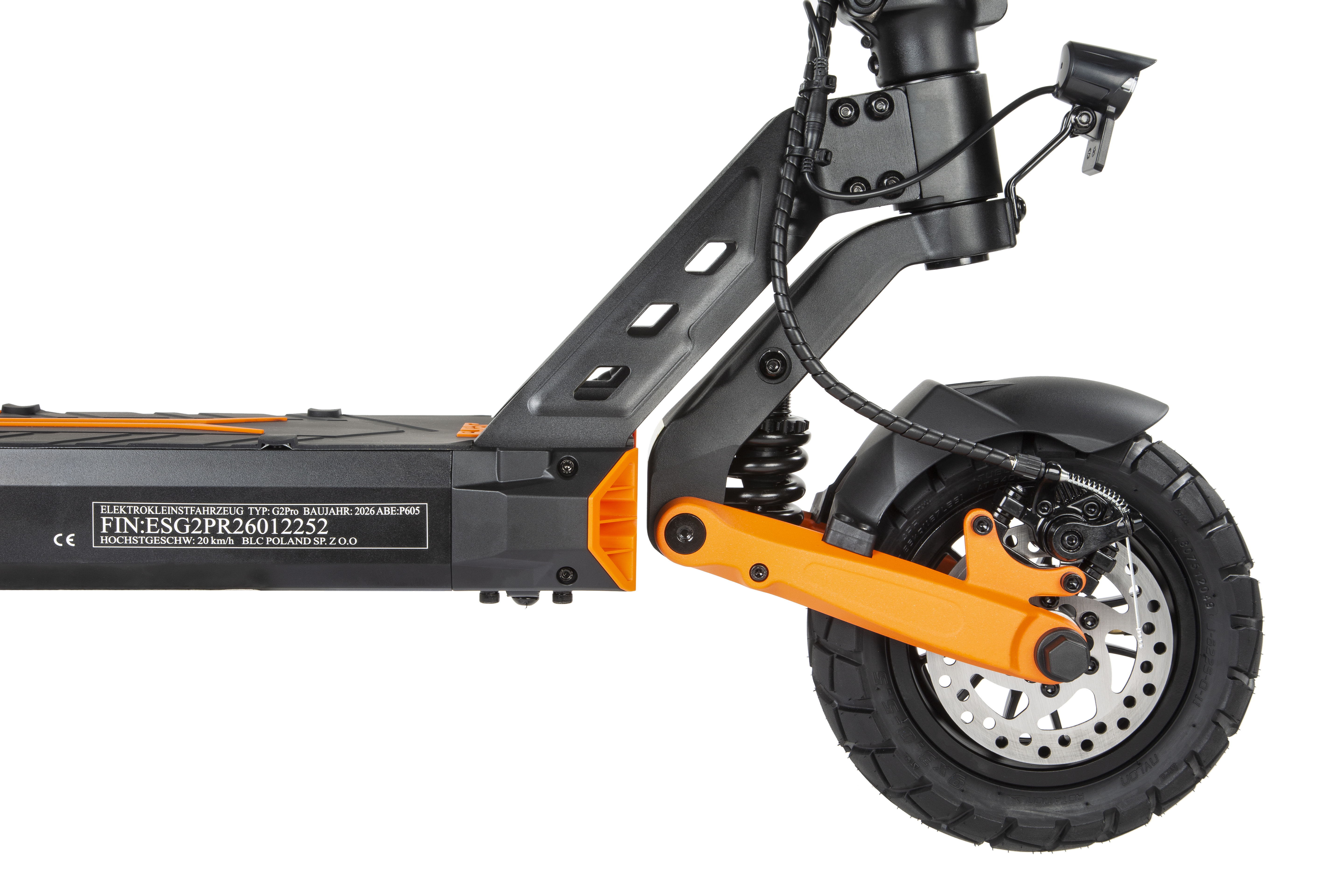 Detailansicht eines Elektrorollers mit orangefarbenen Akzenten und schwarzem Rad.