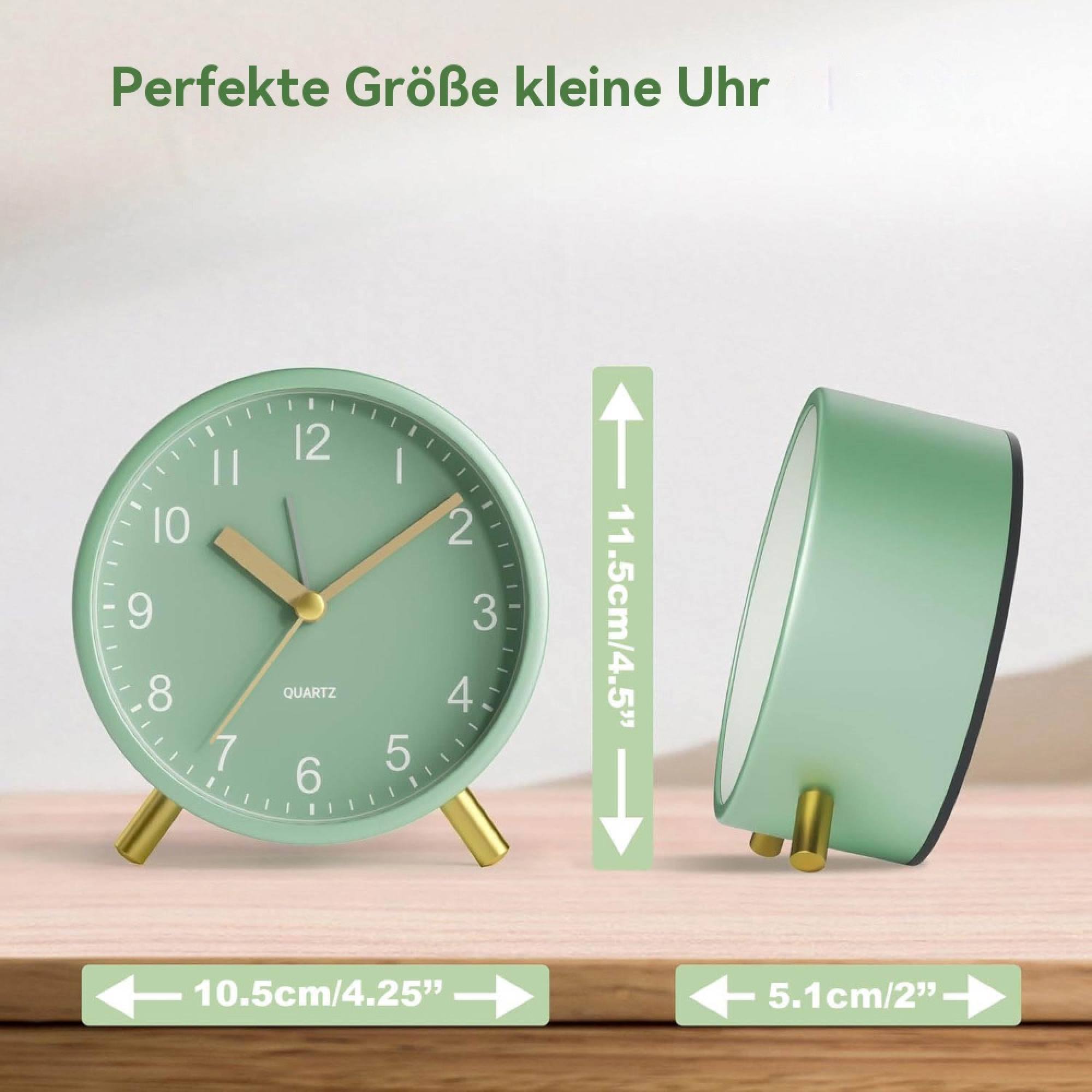 Eine grüne Weckeruhr mit goldenen Füßen und Zeigern.