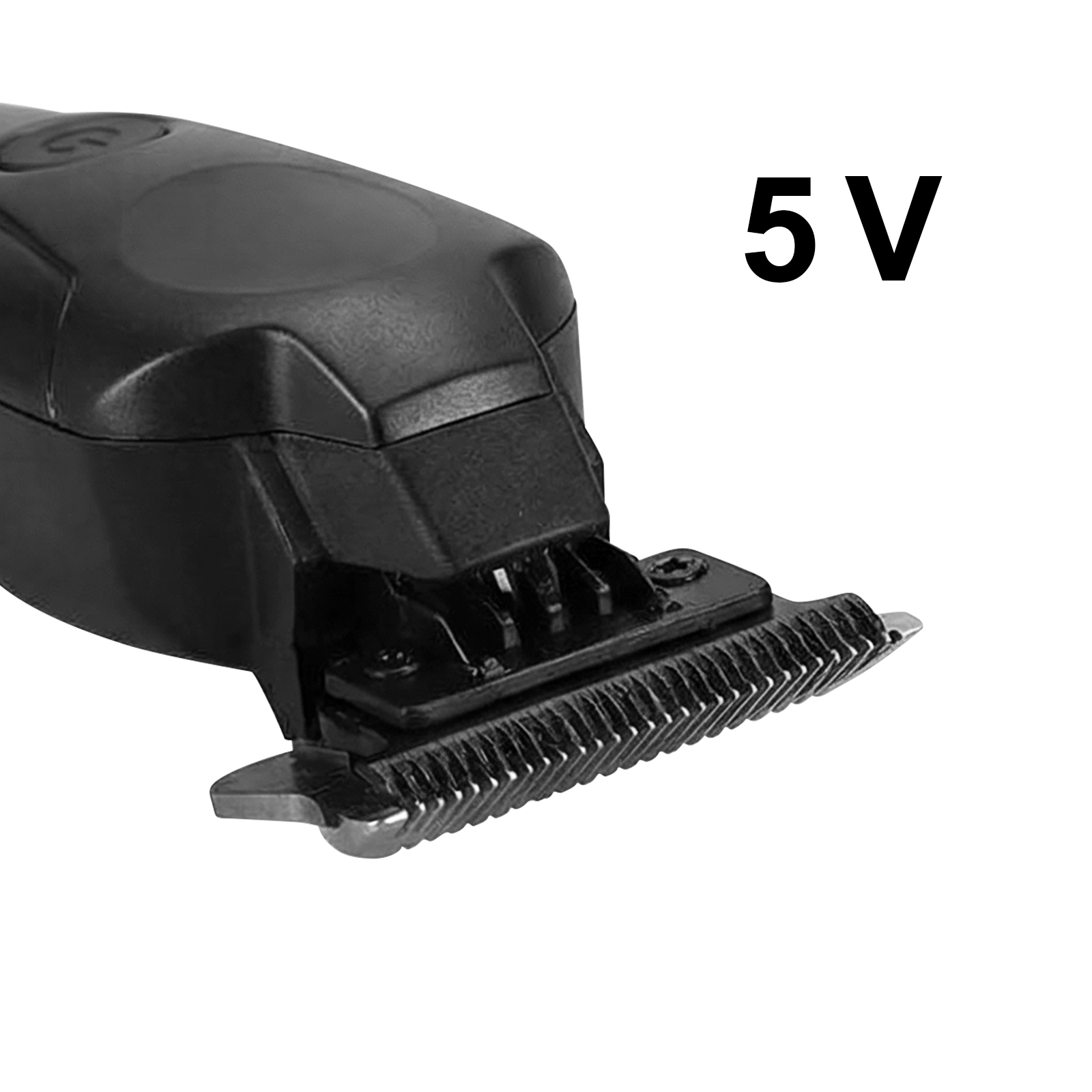 Nahaufnahme eines schwarzen Trimmers mit Metallklingen und der Aufschrift "5 V".