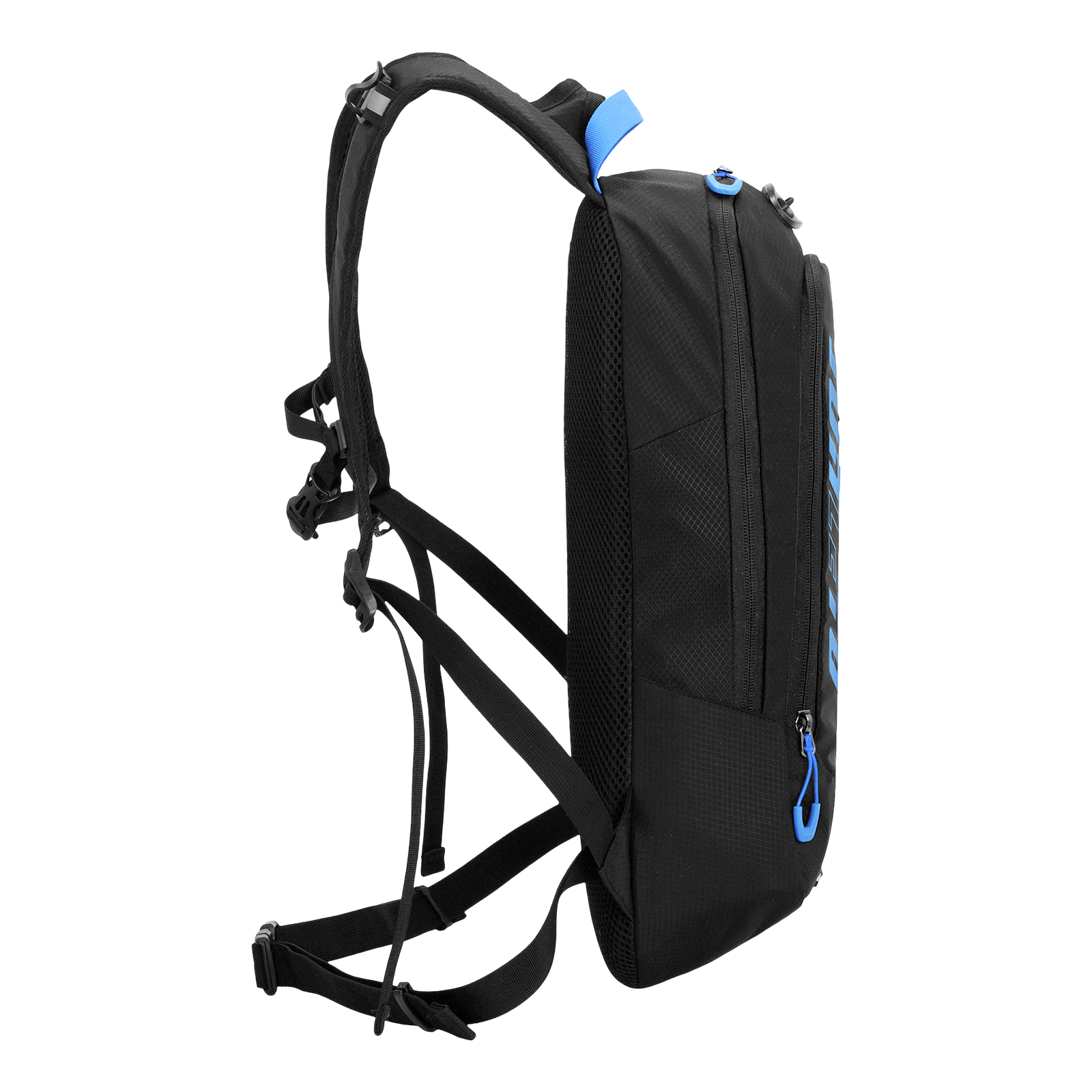Ein schwarzer Rucksack mit blauen Akzenten, von der Seite gesehen.