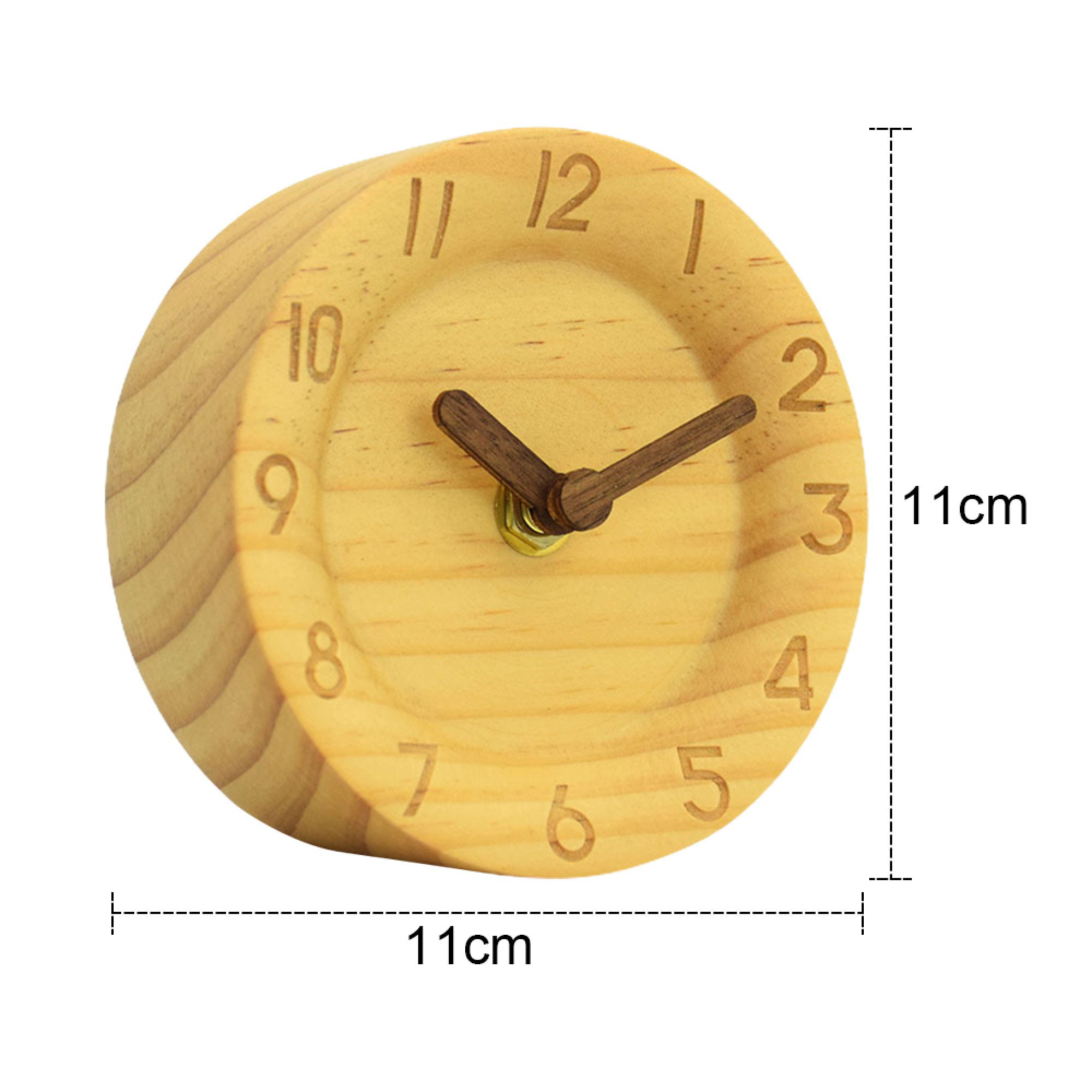 Ein kleiner, runder Wecker aus hellem Holz mit dunklen Zeigern. Maße 11cm.