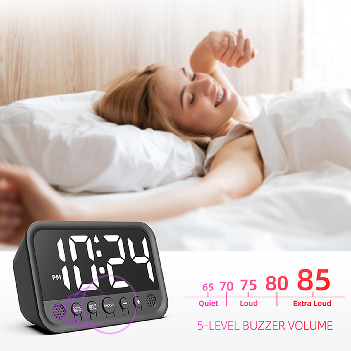 Ein digitales Wecker zeigt 10:24 an, eine Frau liegt im Bett.