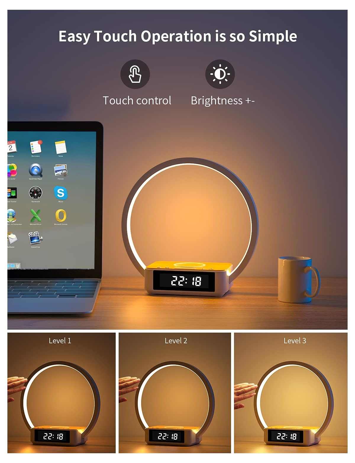 Ein Laptop, eine Lampe mit Uhr und eine Tasse auf einem Holztisch.
