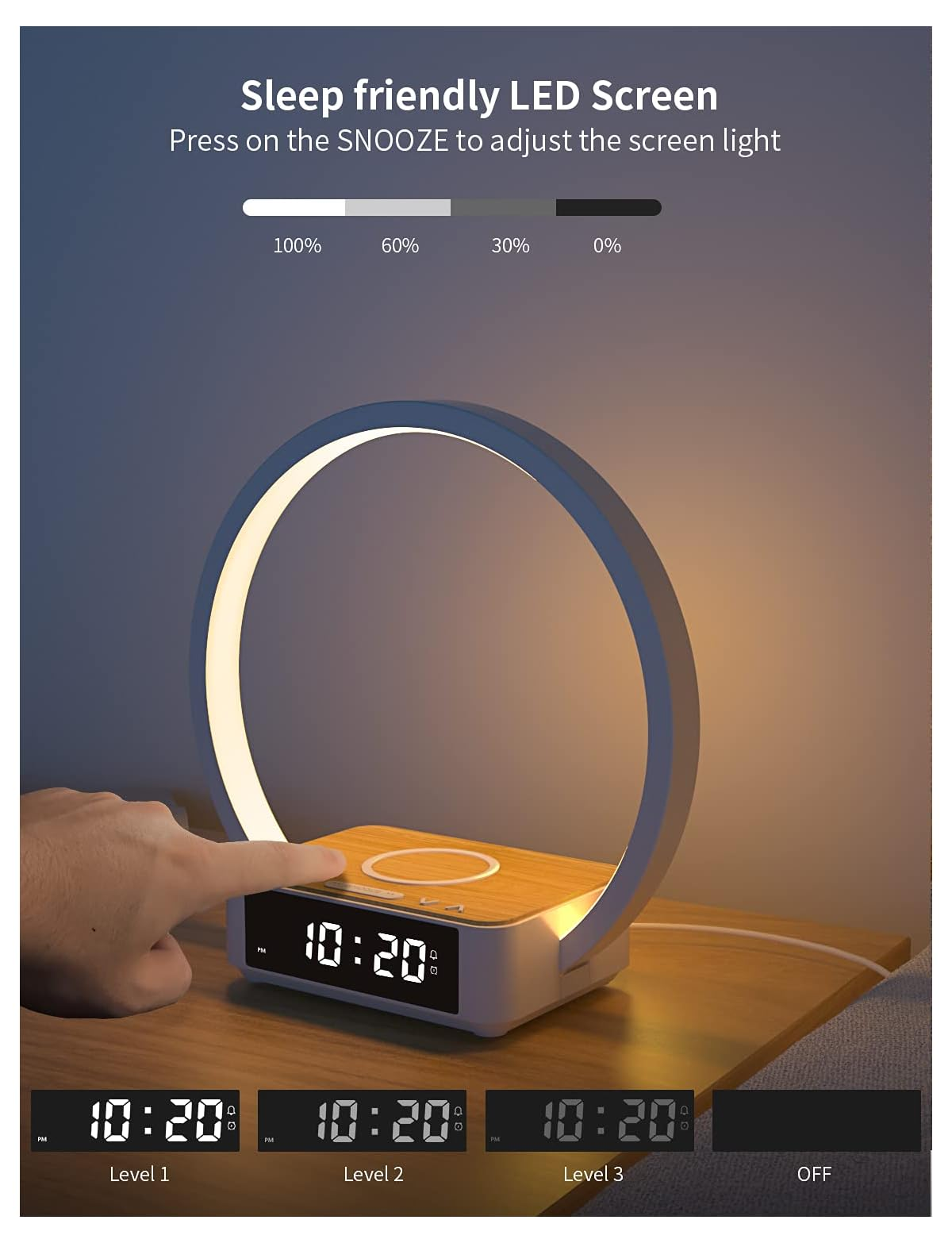Eine moderne Uhr mit kreisförmiger LED-Leuchte und kabelloser Ladestation. Ein Finger drückt die Snooze-Taste.