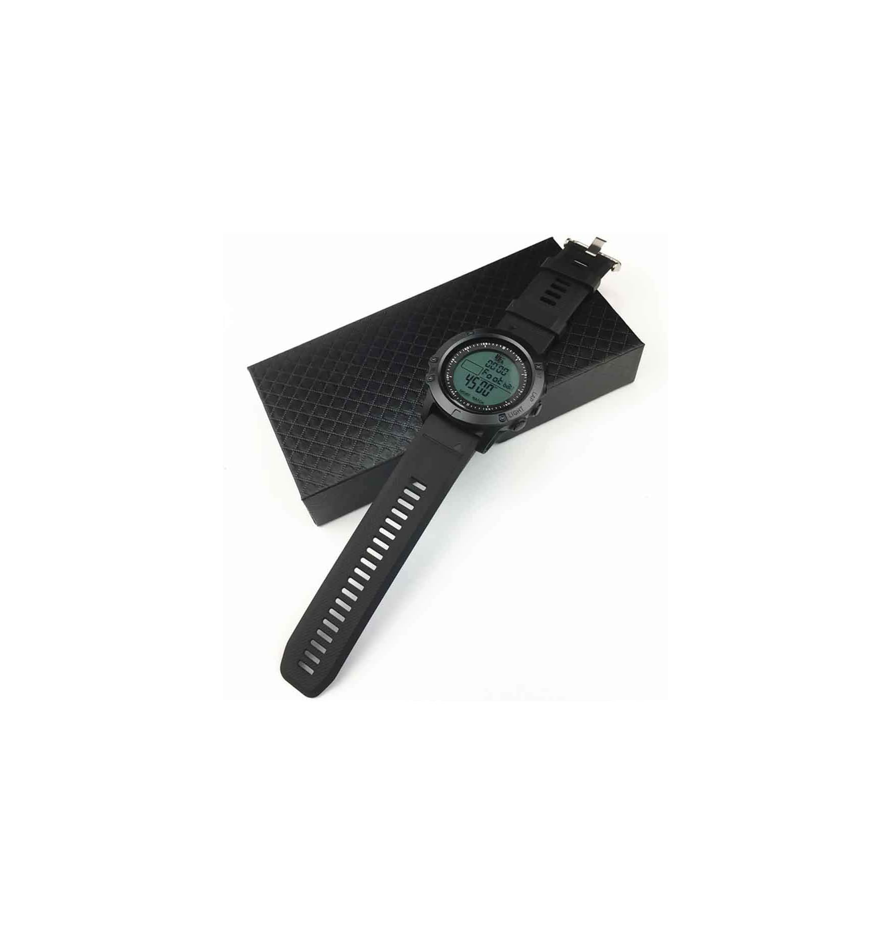 Schwarze Uhr mit schwarzem Armband auf einer schwarzen Box.