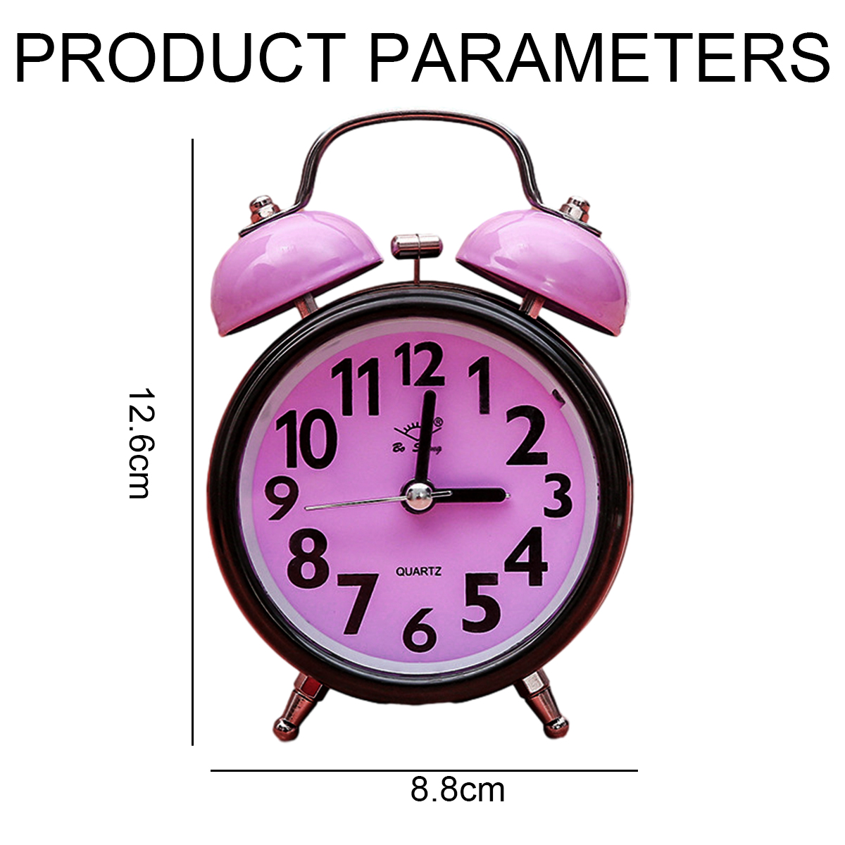 Ein violetter Wecker mit zwei Glocken oben und schwarzen Zeigern, 12,6cm hoch, 8,8cm breit.