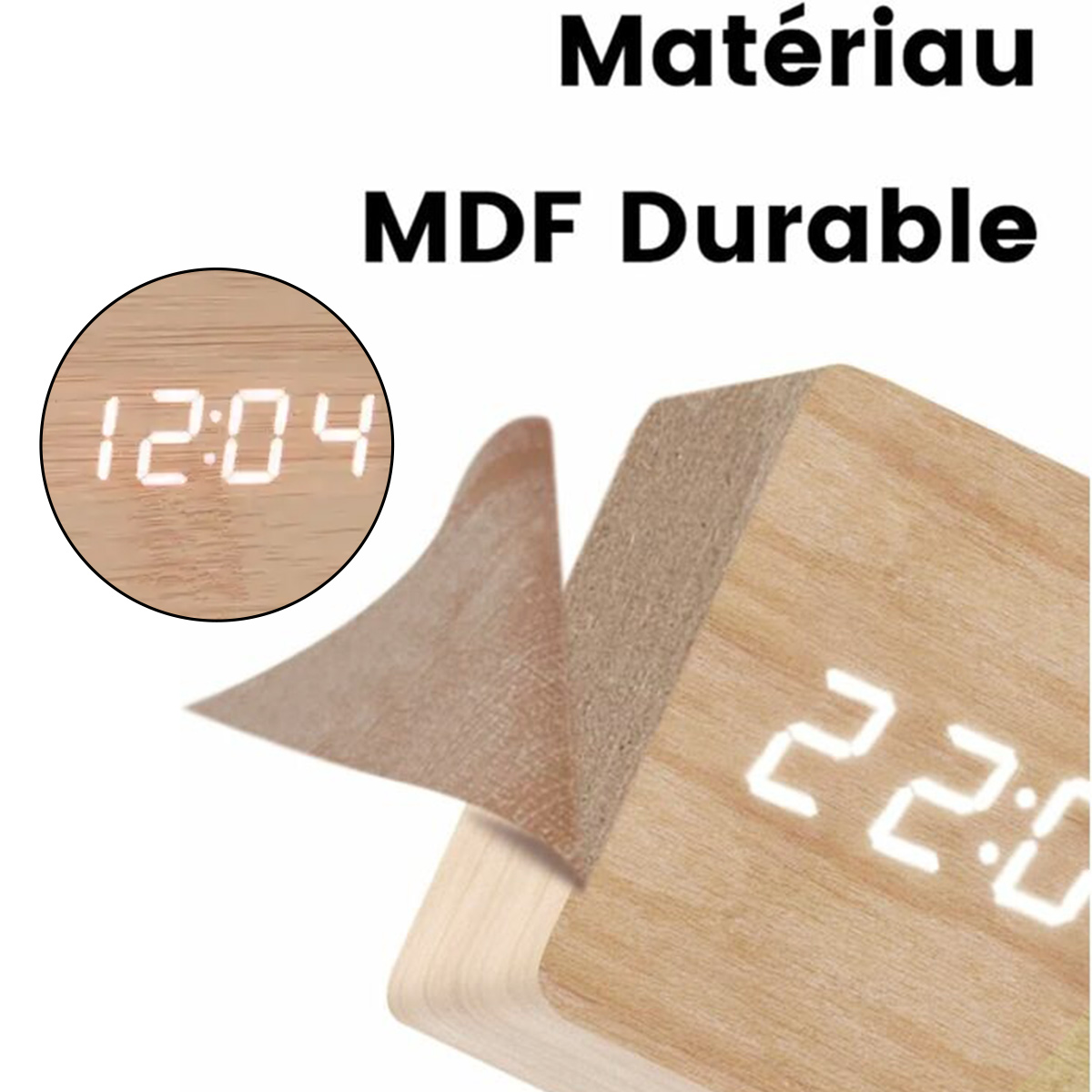 Ein Holzdigitaluhr-Detail zeigt die Zeit 12:04 und 22:00. Material: MDF.
