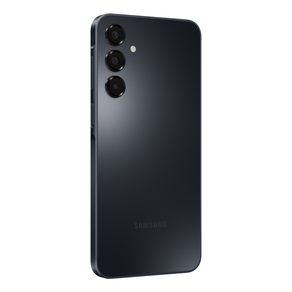 Smartphone Samsung grigio scuro con tre fotocamere posteriori.