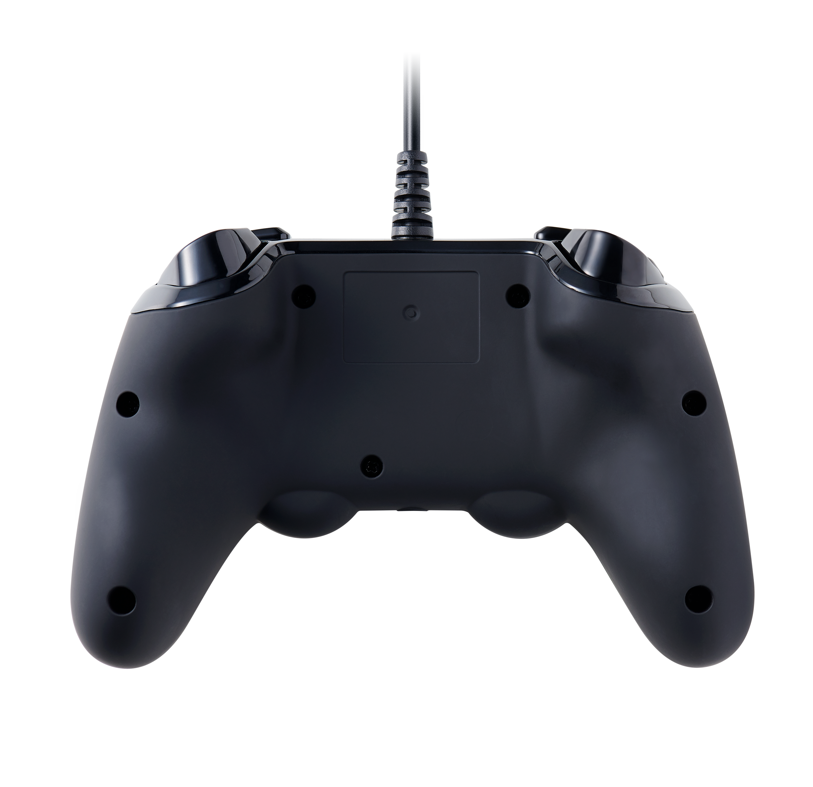 Un controller di gioco nero con cavo, isolato su sfondo nero.