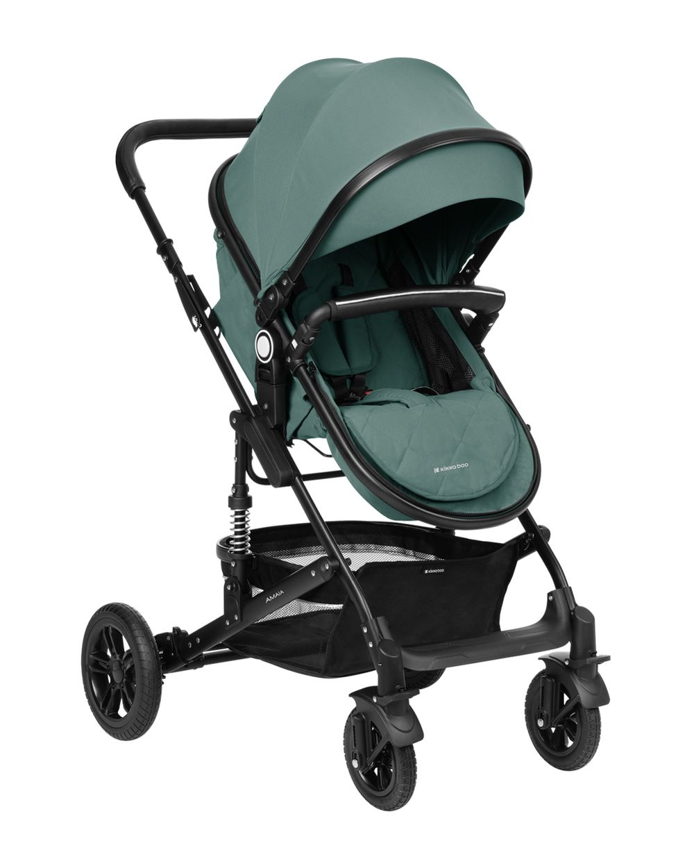 Ein grüner Kinderwagen mit schwarzen Rädern und Rahmen, einem Ablagekorb und Verdeck.