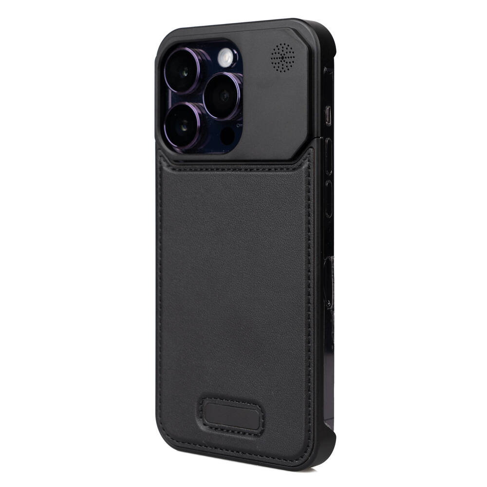Kamera kesimli ve kart bölmeli siyah telefon kılıfı.