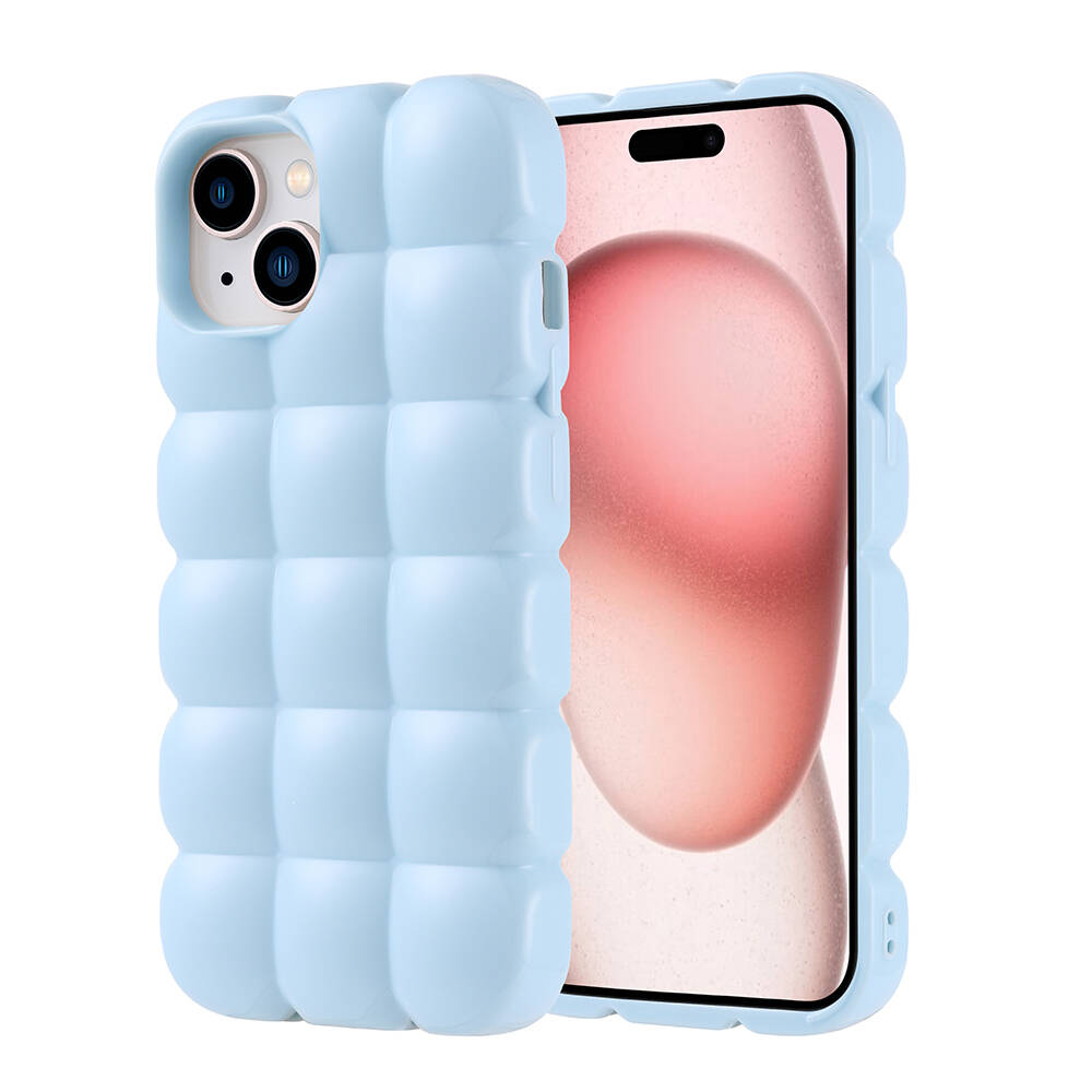 Açık mavi, kabarık telefon kılıfı bir akıllı telefonu kaplar. Kılıfın kapitone deseni vardır.