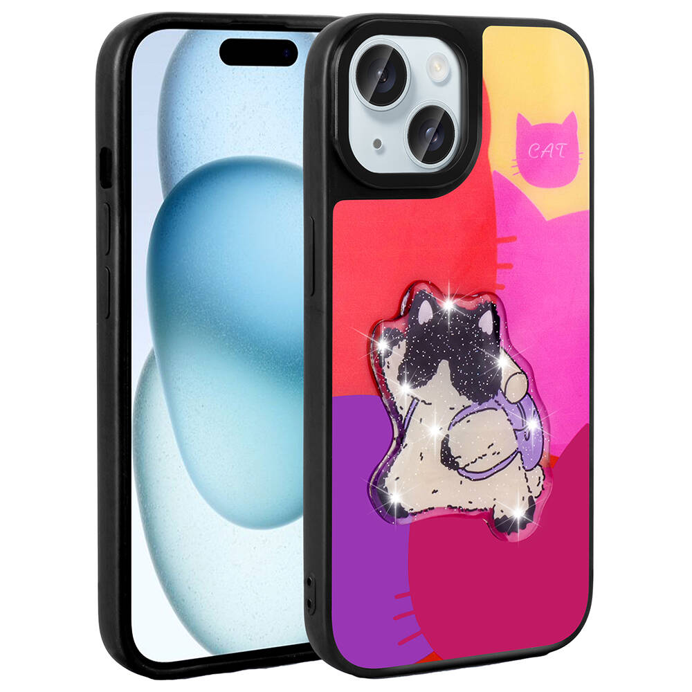 Renkli soyut arka plana karşı parıltılı kedi takı bulunan iPhone kılıfı.