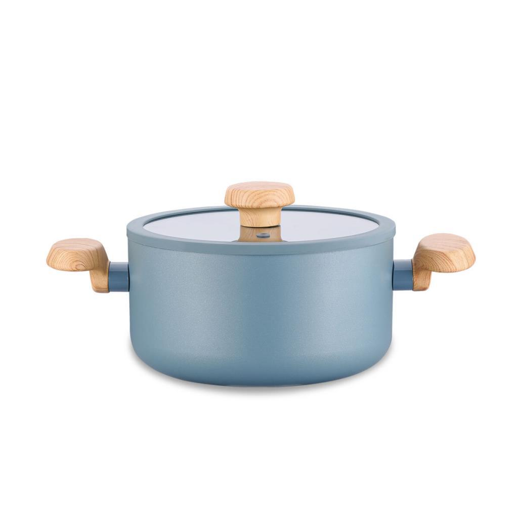 Ahşap kulplu ve cam kapaklı mavi tencere.