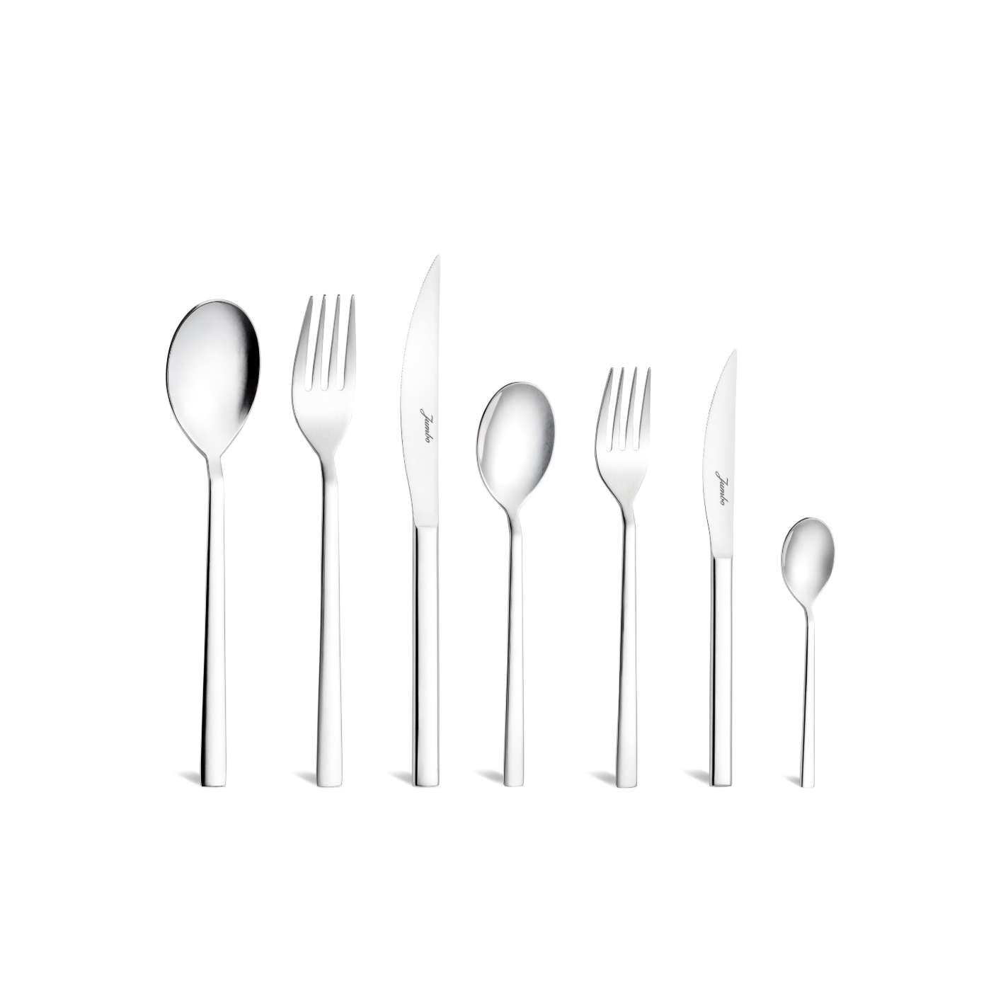 Parlak metal çatal bıçak seti: büyük kaşık, çatal, bıçak, orta boy kaşık, çatal, bıçak, küçük kaşık.