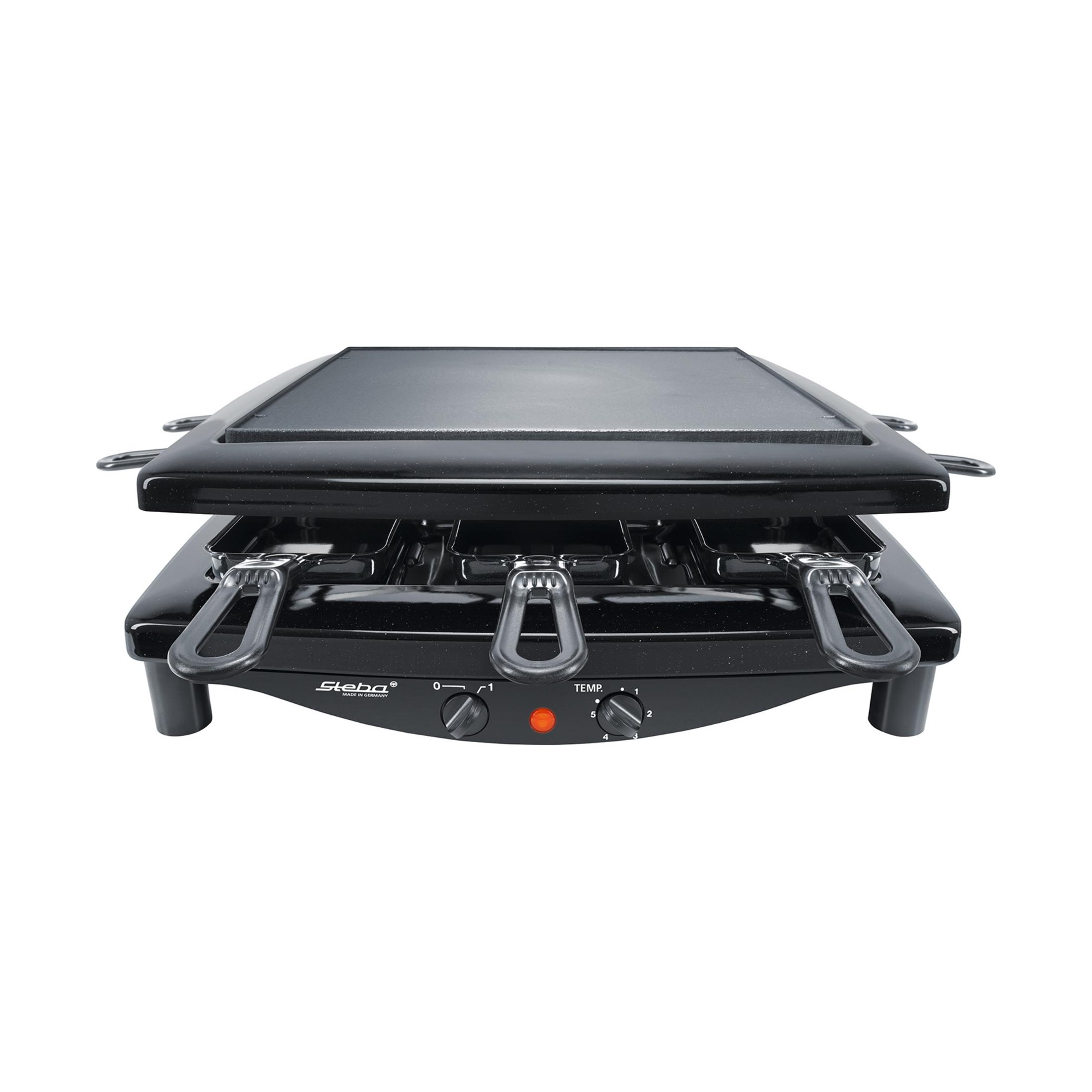 Ein schwarzer Raclettegrill mit vier Pfannen und einem oberen Grillbereich.